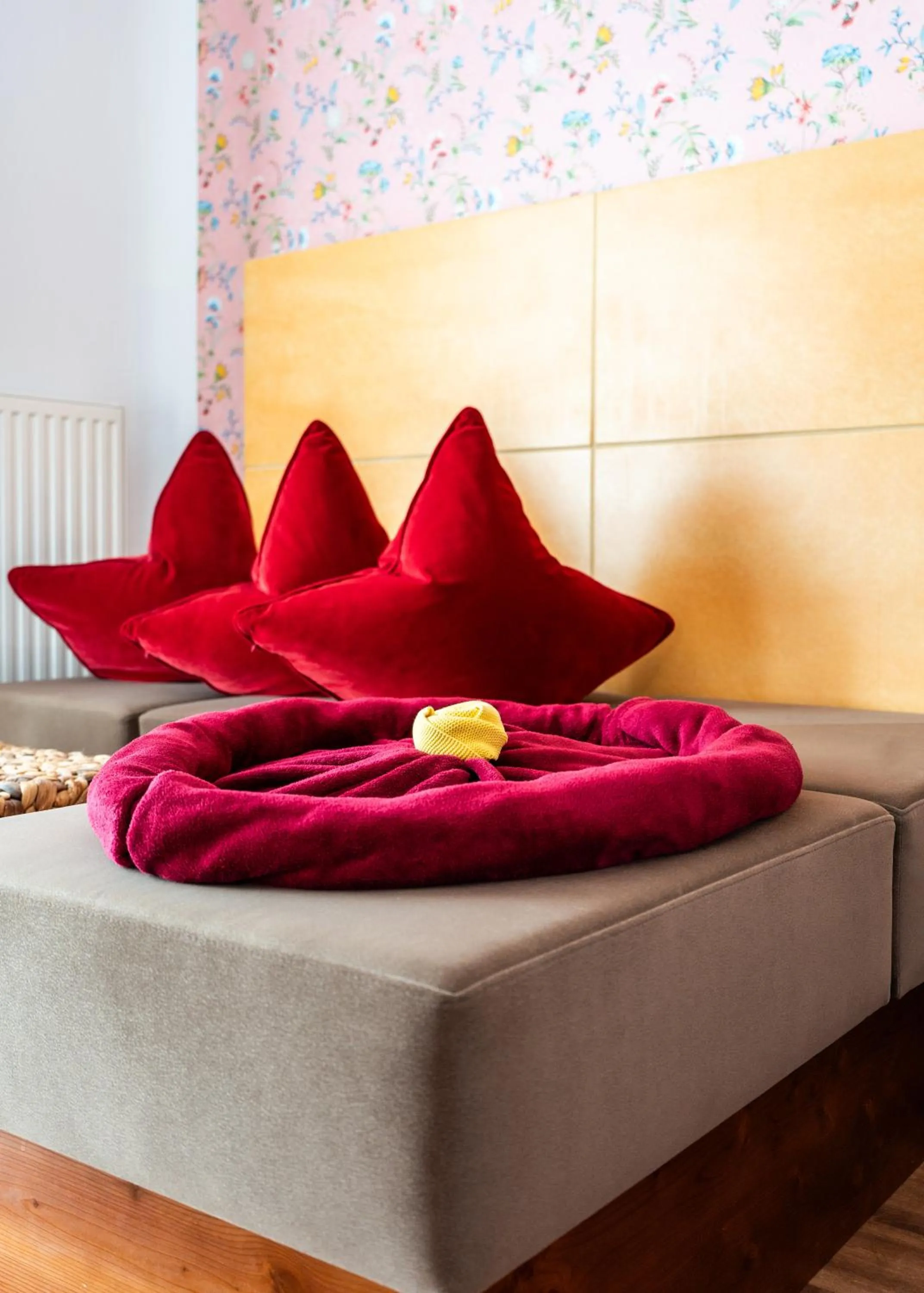 Seating area, Bed in Hotel Krone Tirol