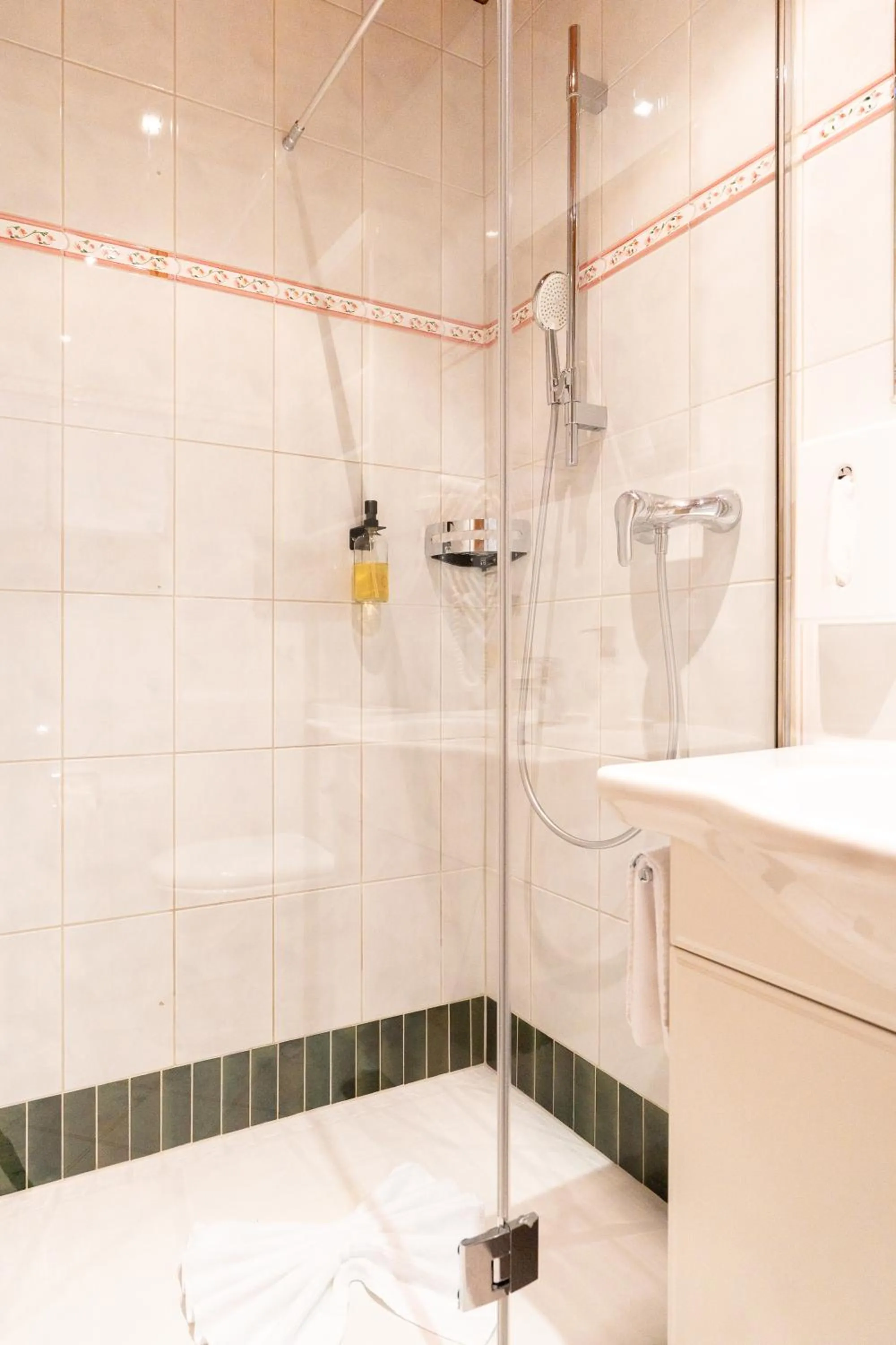 Shower in Hotel Krone Tirol