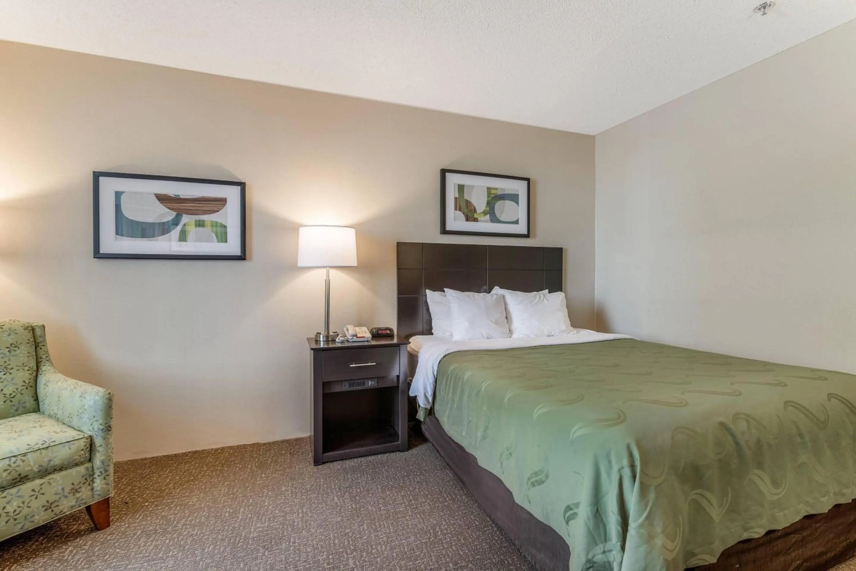 Bedroom, Bed in Quality Inn