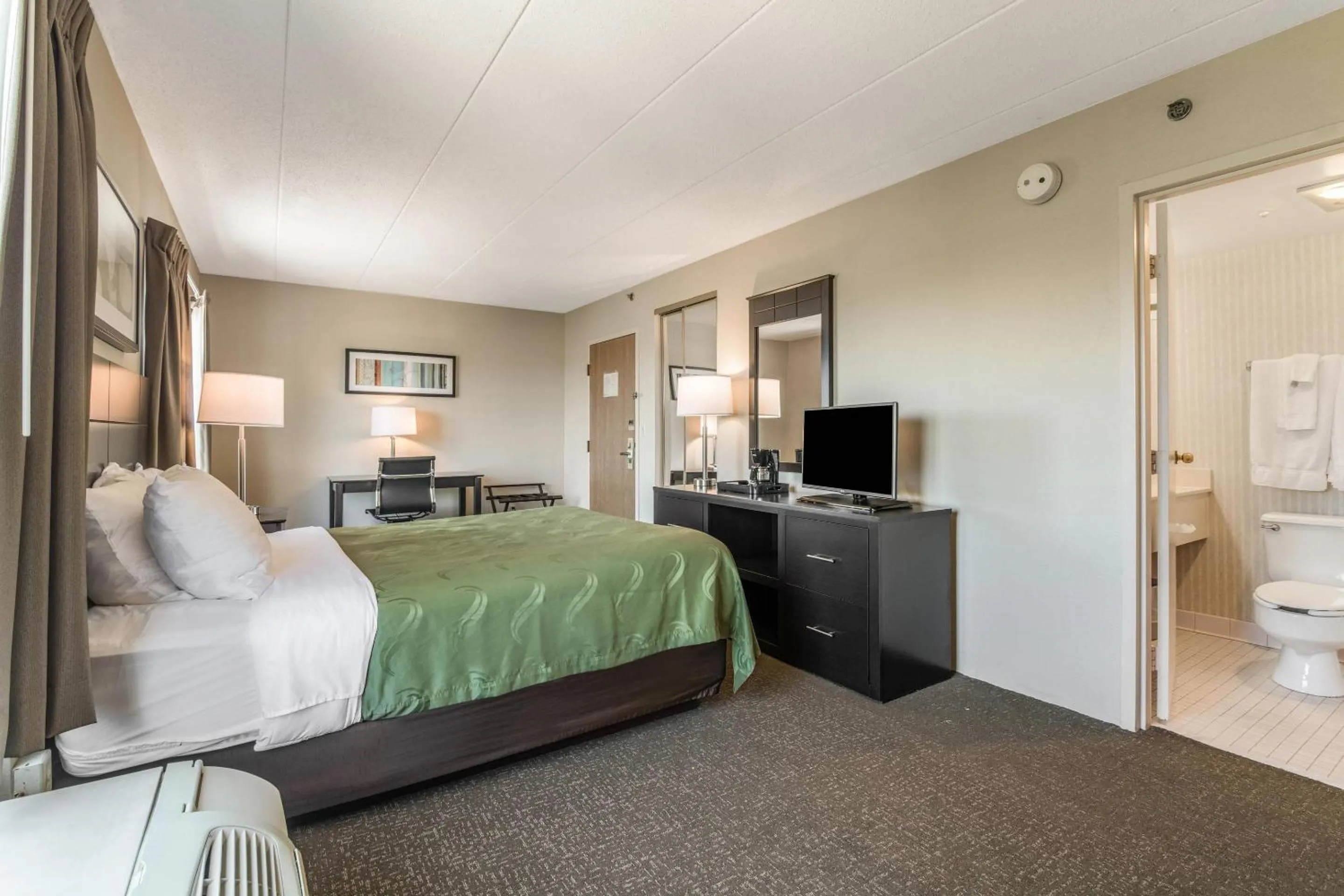 Bedroom, Bed in Quality Inn