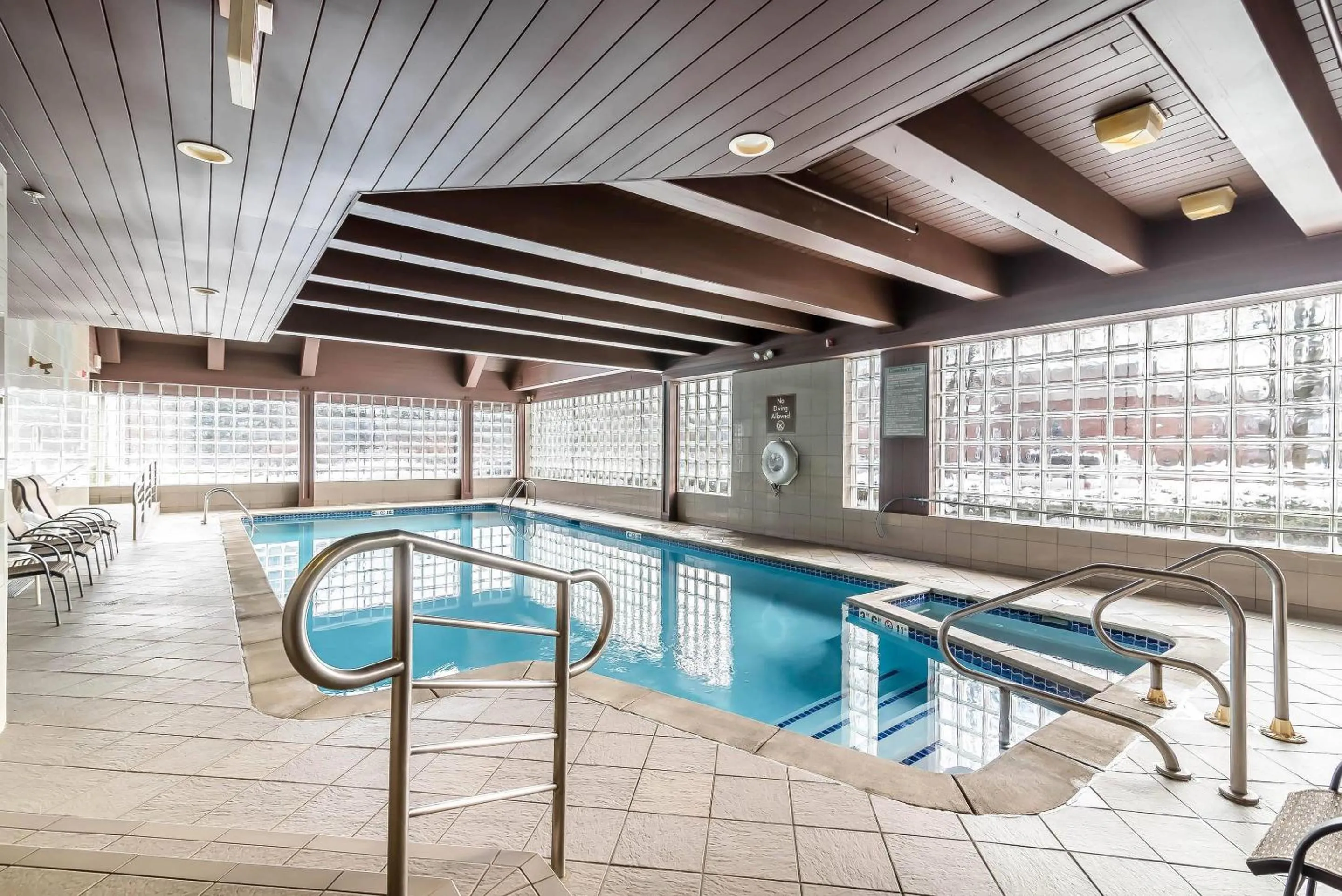 Swimming pool in Comfort Inn Concord South End