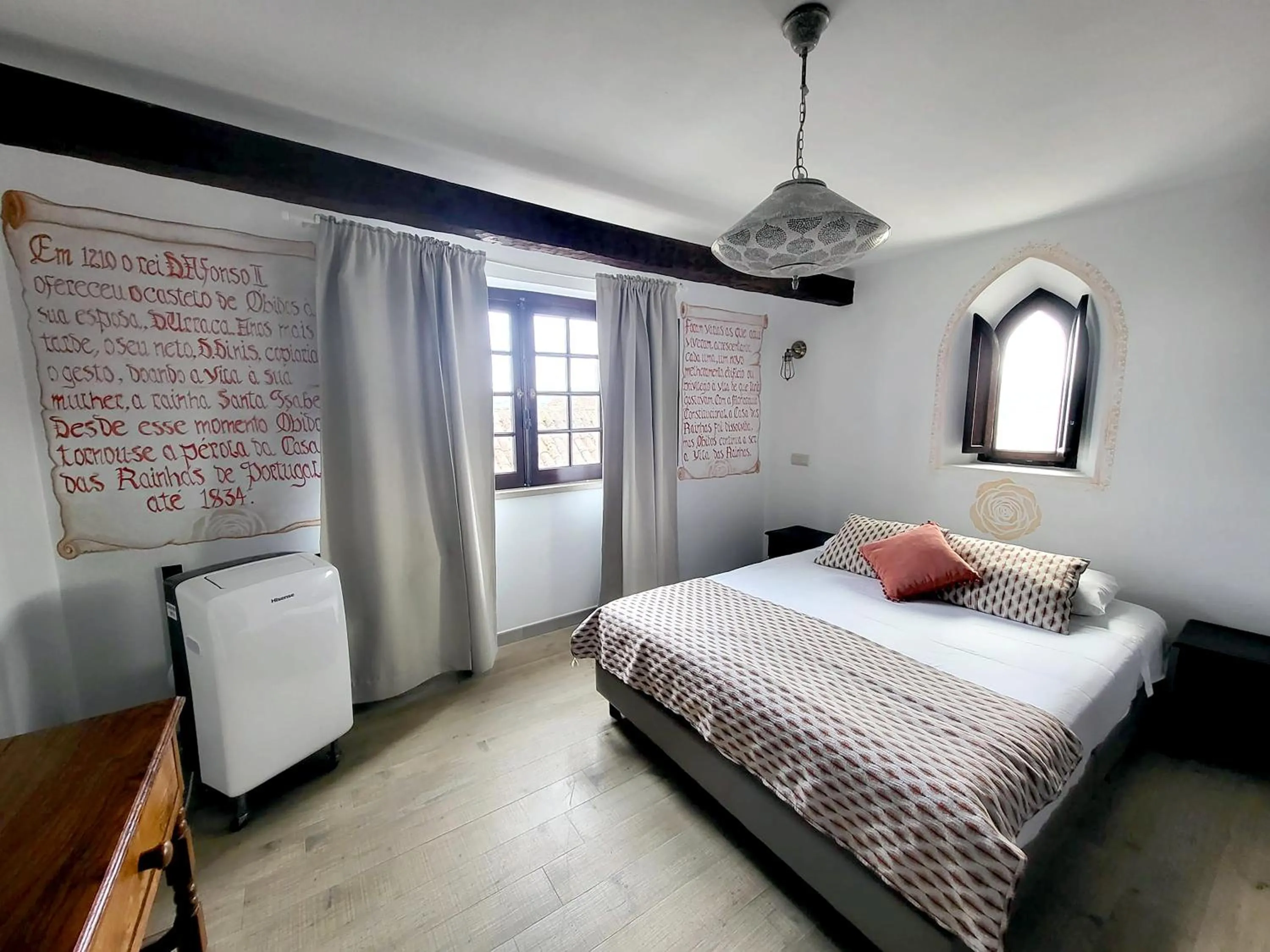 Bed in Rainha Santa Isabel - Óbidos History Hotel