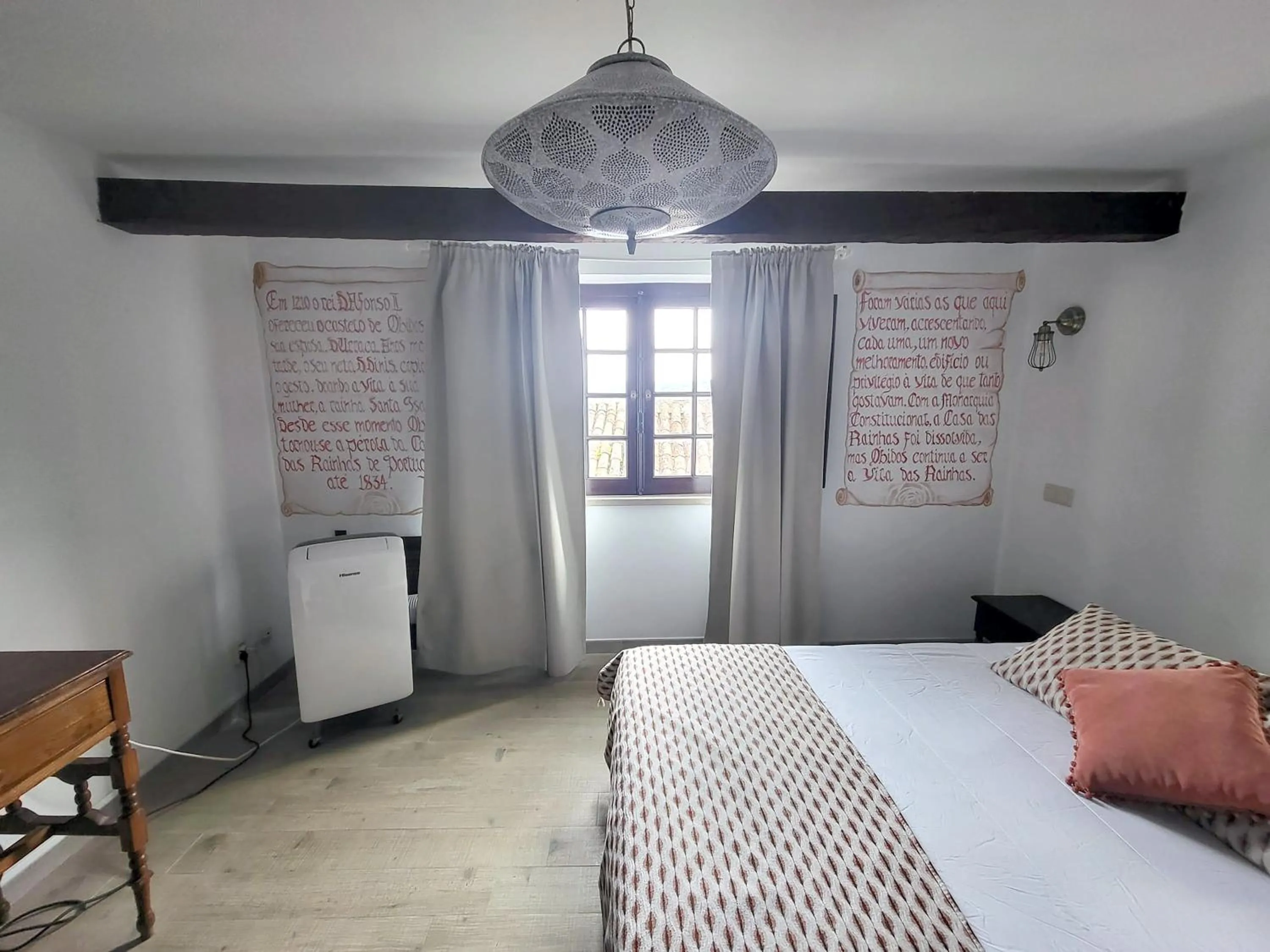 Bed in Rainha Santa Isabel - Óbidos History Hotel