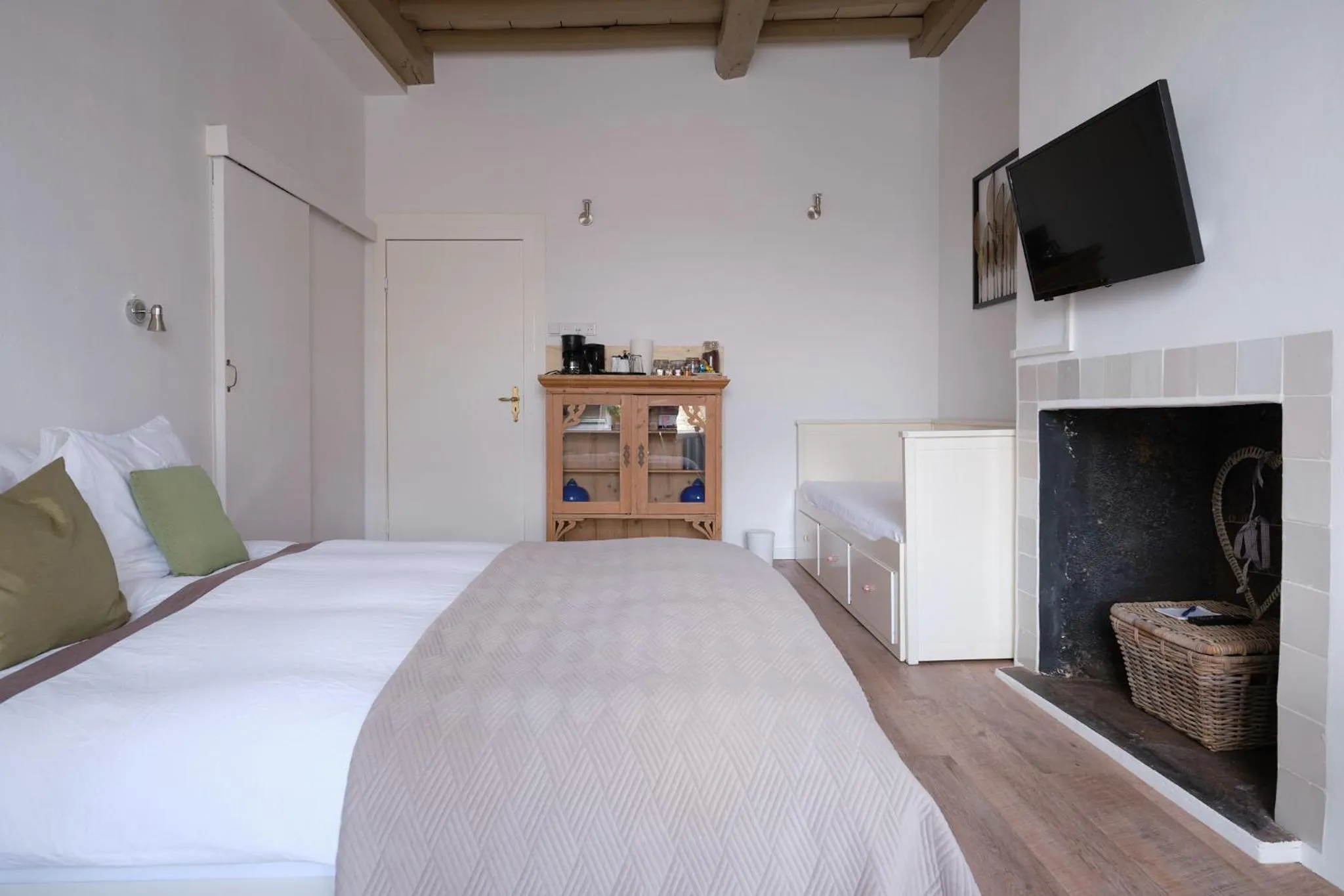 Photo of the whole room, Bed in Het Gecroonde Swaert B&B