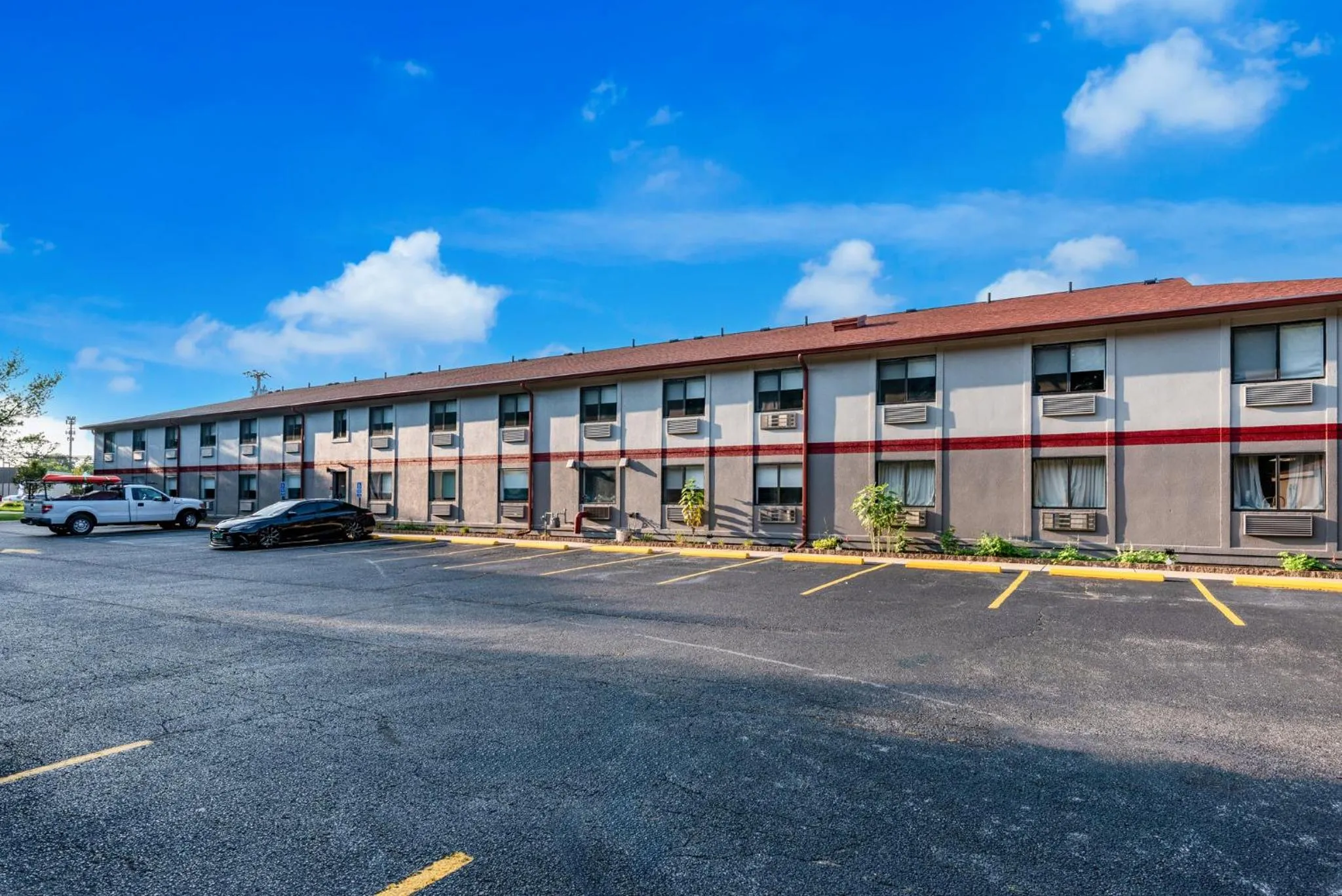 Property building in Red Roof Inn & Suites Vineland - Buena