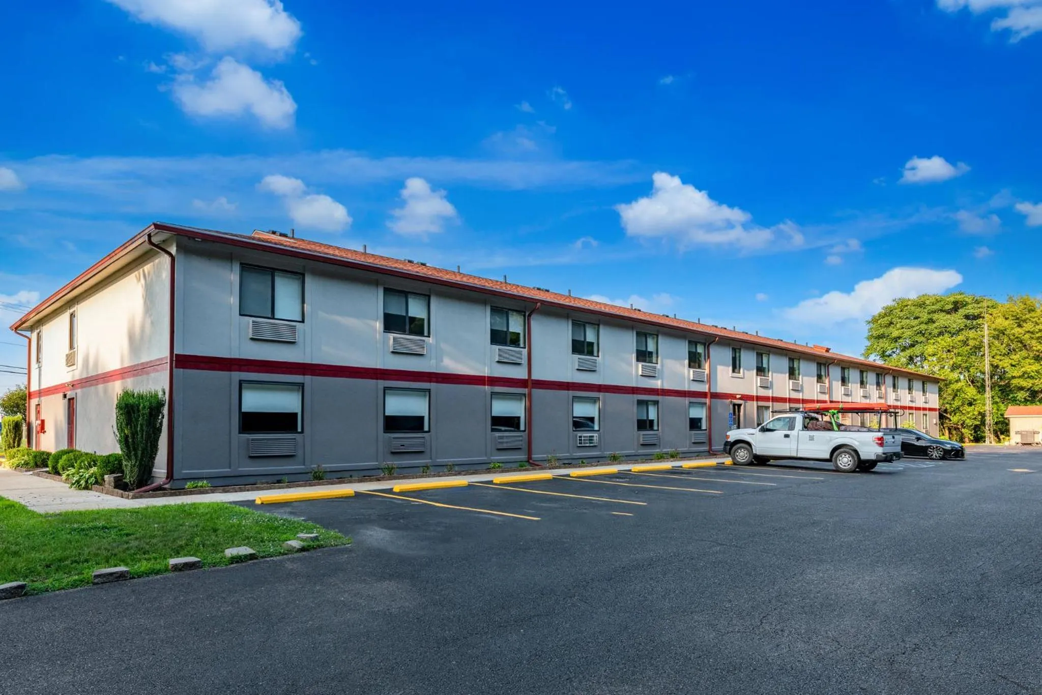 Property building in Red Roof Inn & Suites Vineland - Buena