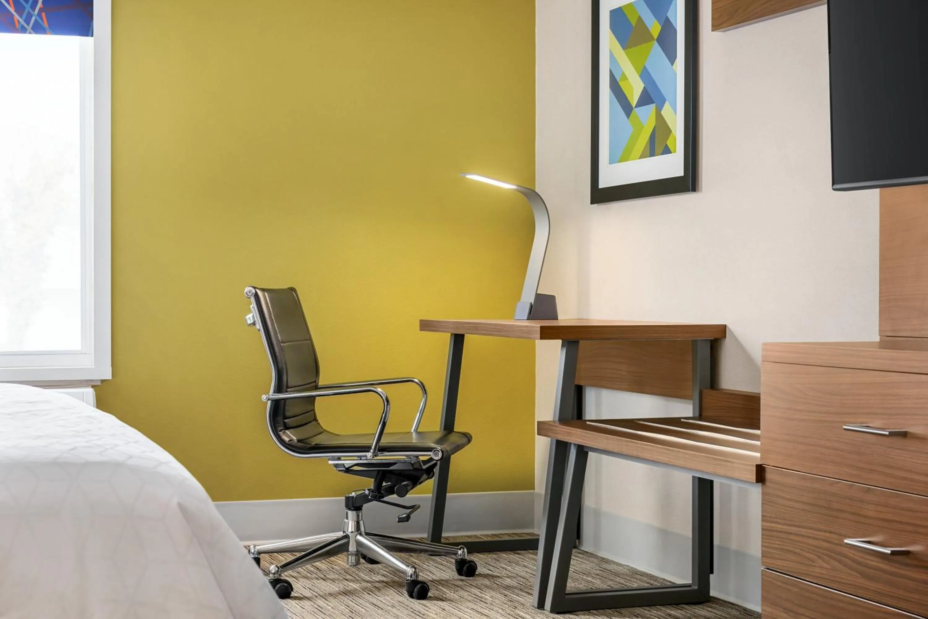 Photo of the whole room, Bed in Holiday Inn Express & Suites Philadelphia - Mt Laurel by IHG