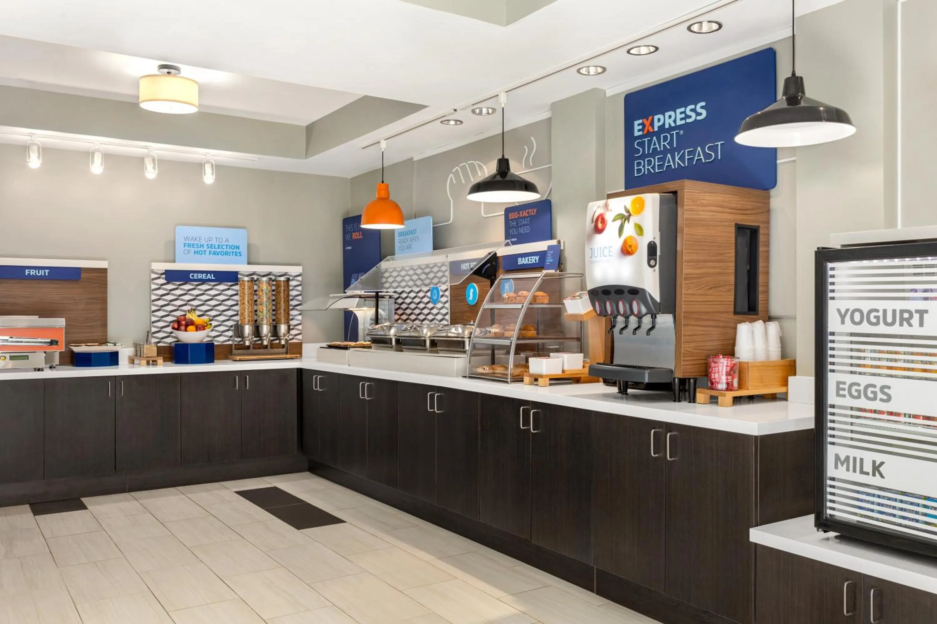 Breakfast in Holiday Inn Express & Suites Philadelphia - Mt Laurel by IHG