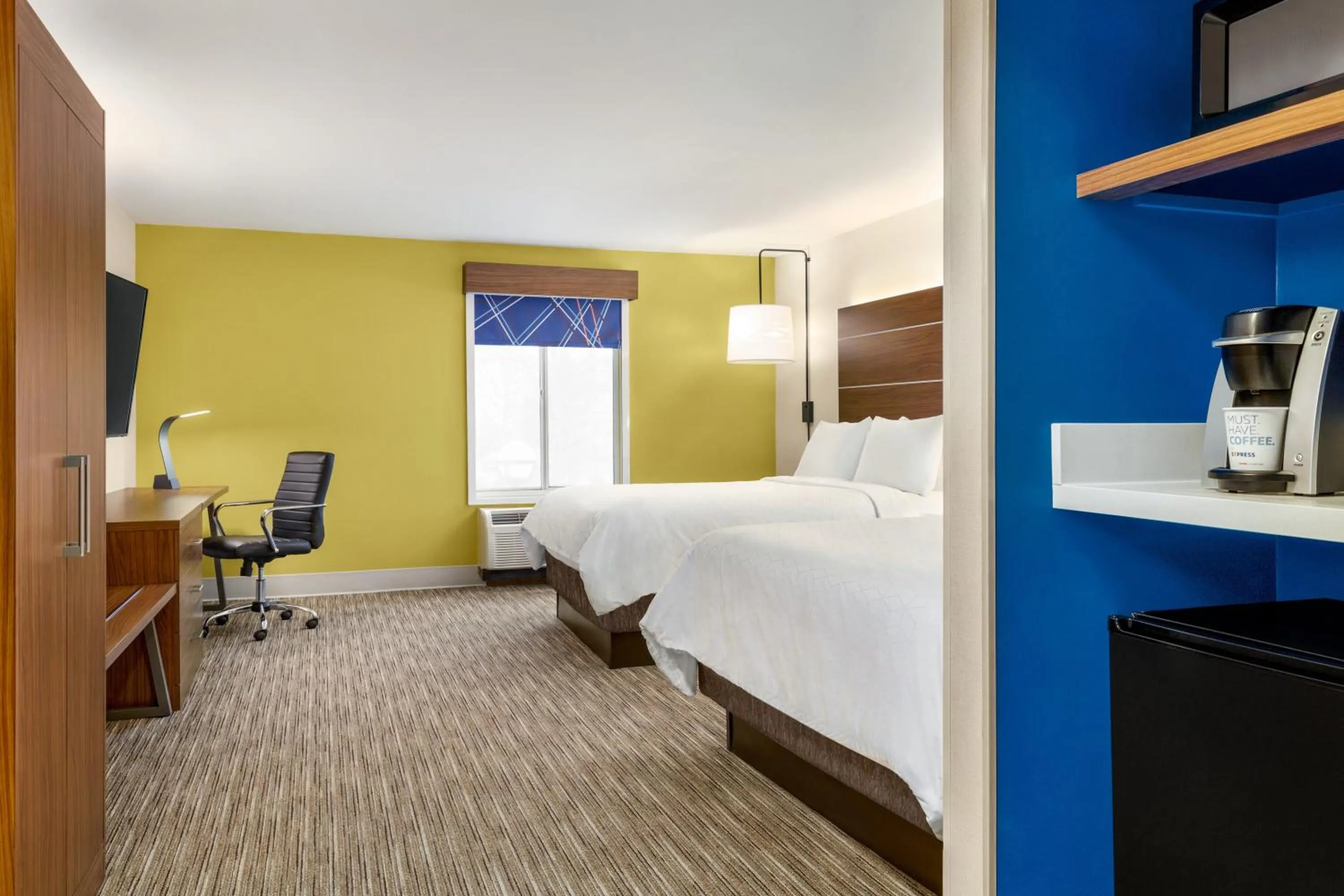 Photo of the whole room, Bed in Holiday Inn Express & Suites Philadelphia - Mt Laurel by IHG