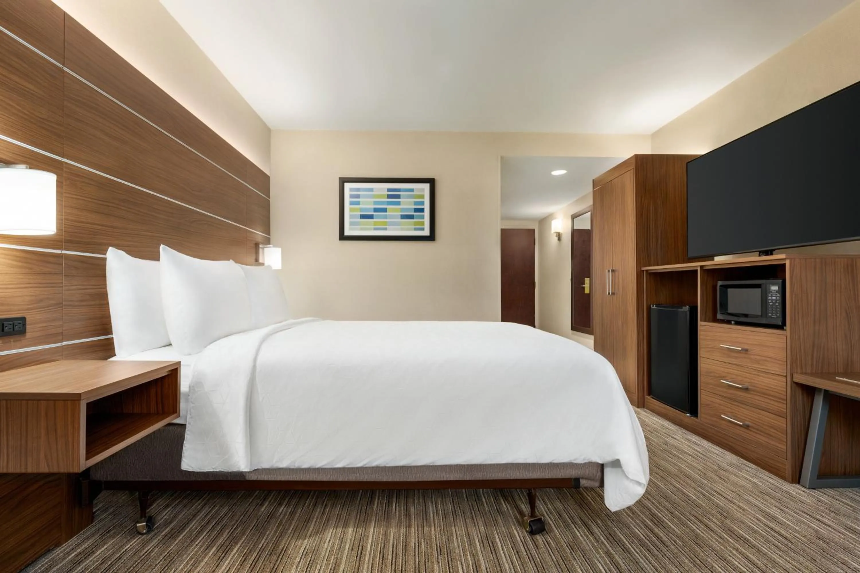 Photo of the whole room, Bed in Holiday Inn Express & Suites Philadelphia - Mt Laurel by IHG