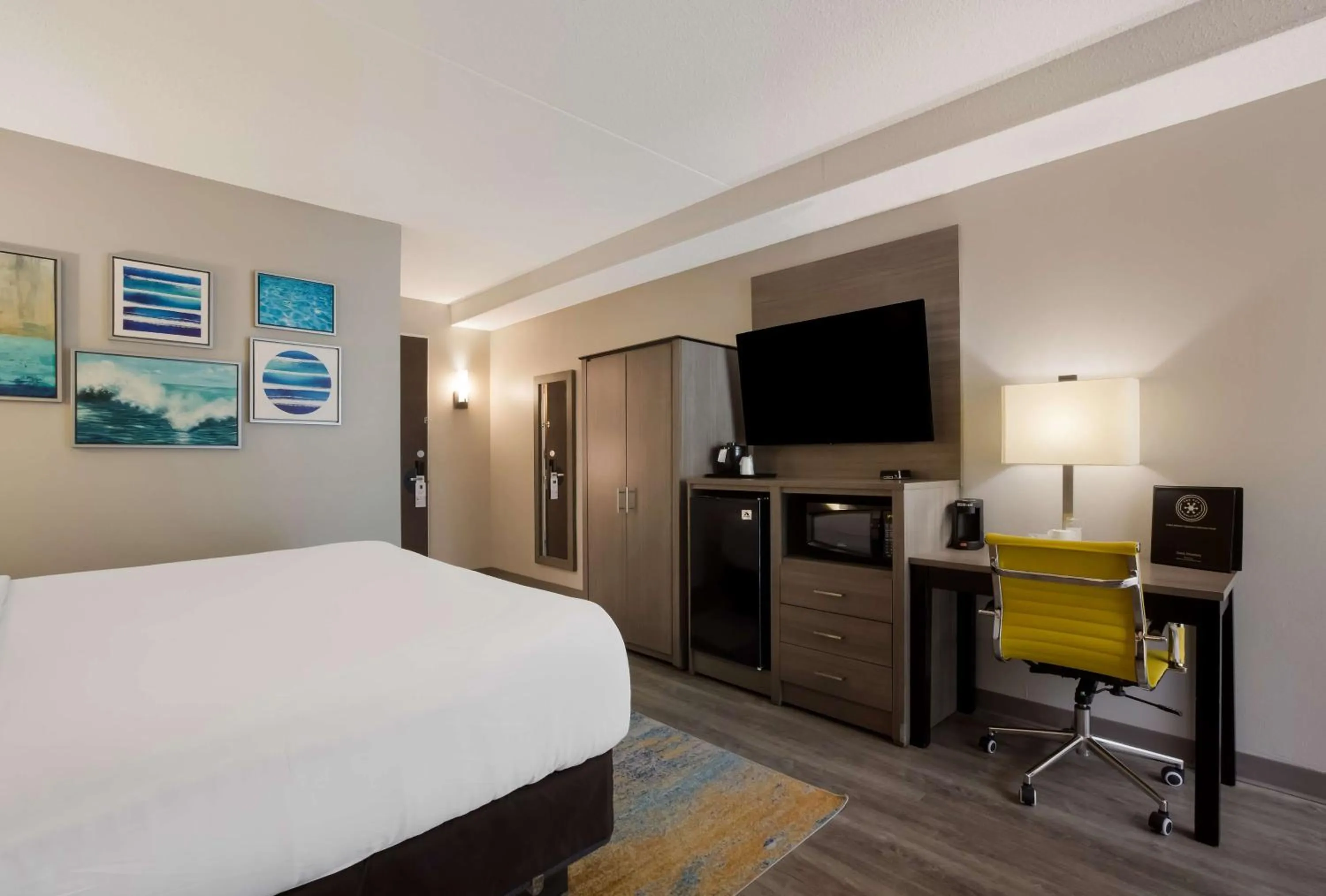 Bedroom, Bed in The Hub Middletown Red Bank- Best Western Signature Collection