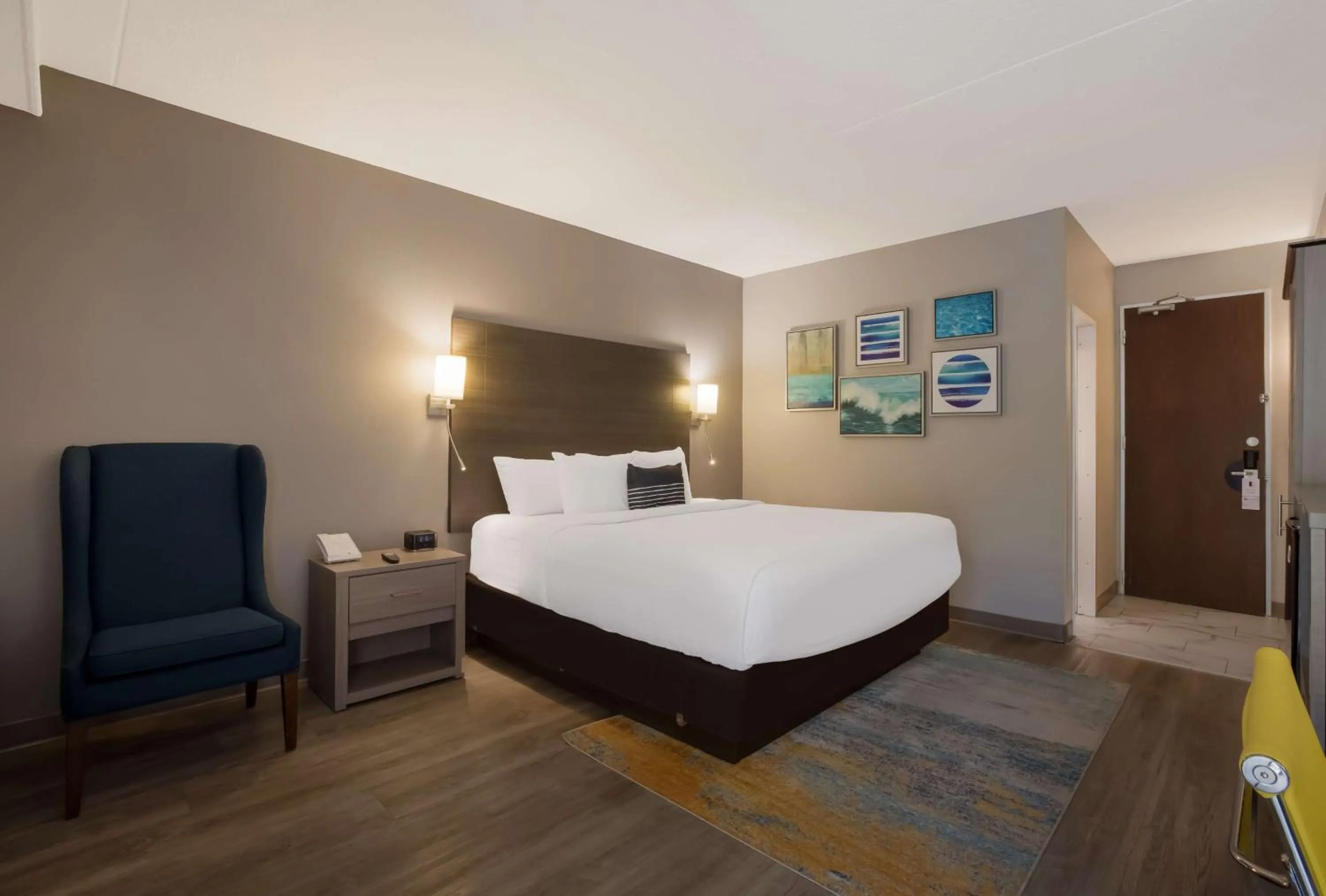 Bedroom, Bed in The Hub Middletown Red Bank- Best Western Signature Collection