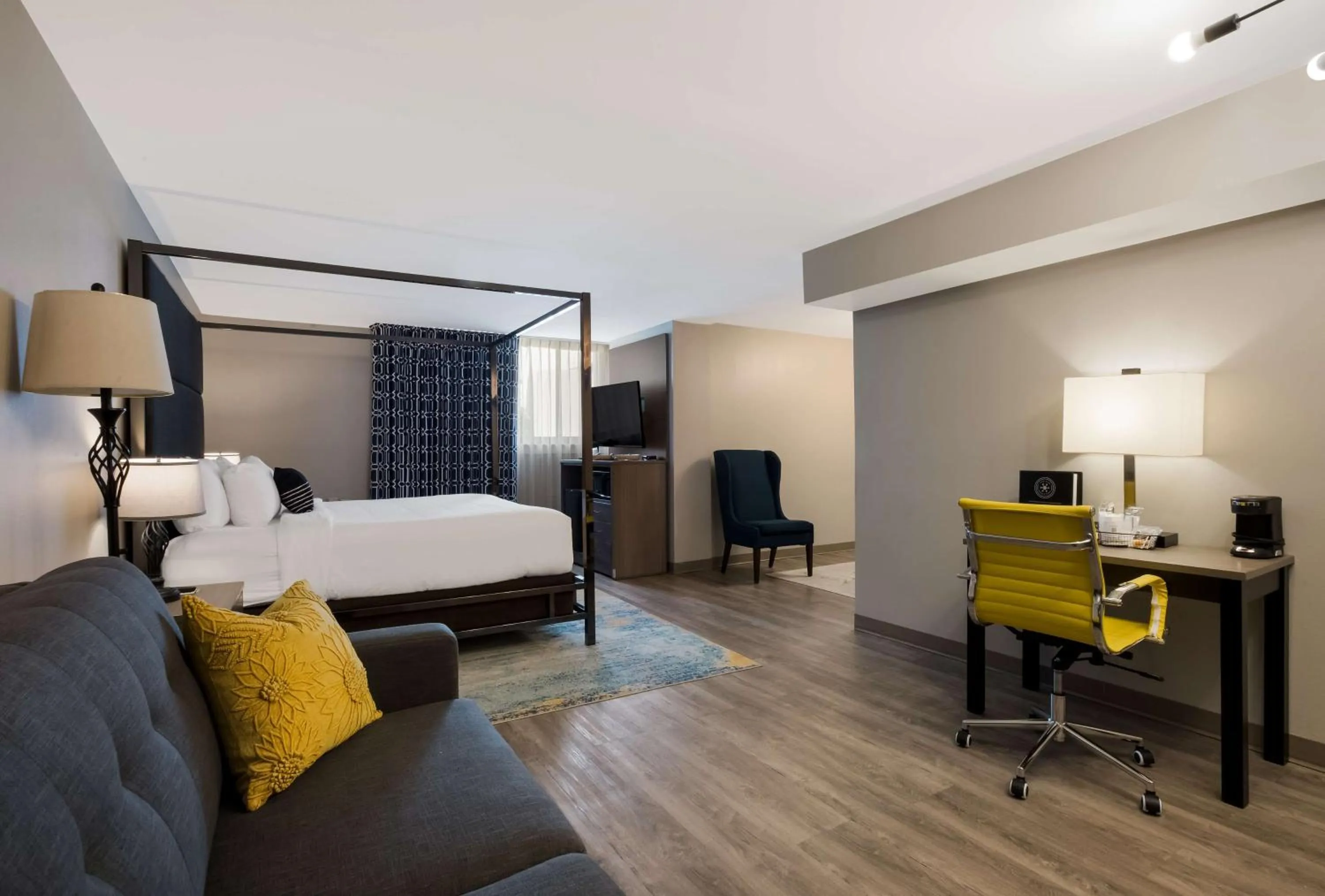 Photo of the whole room, Bed in The Hub Middletown Red Bank- Best Western Signature Collection