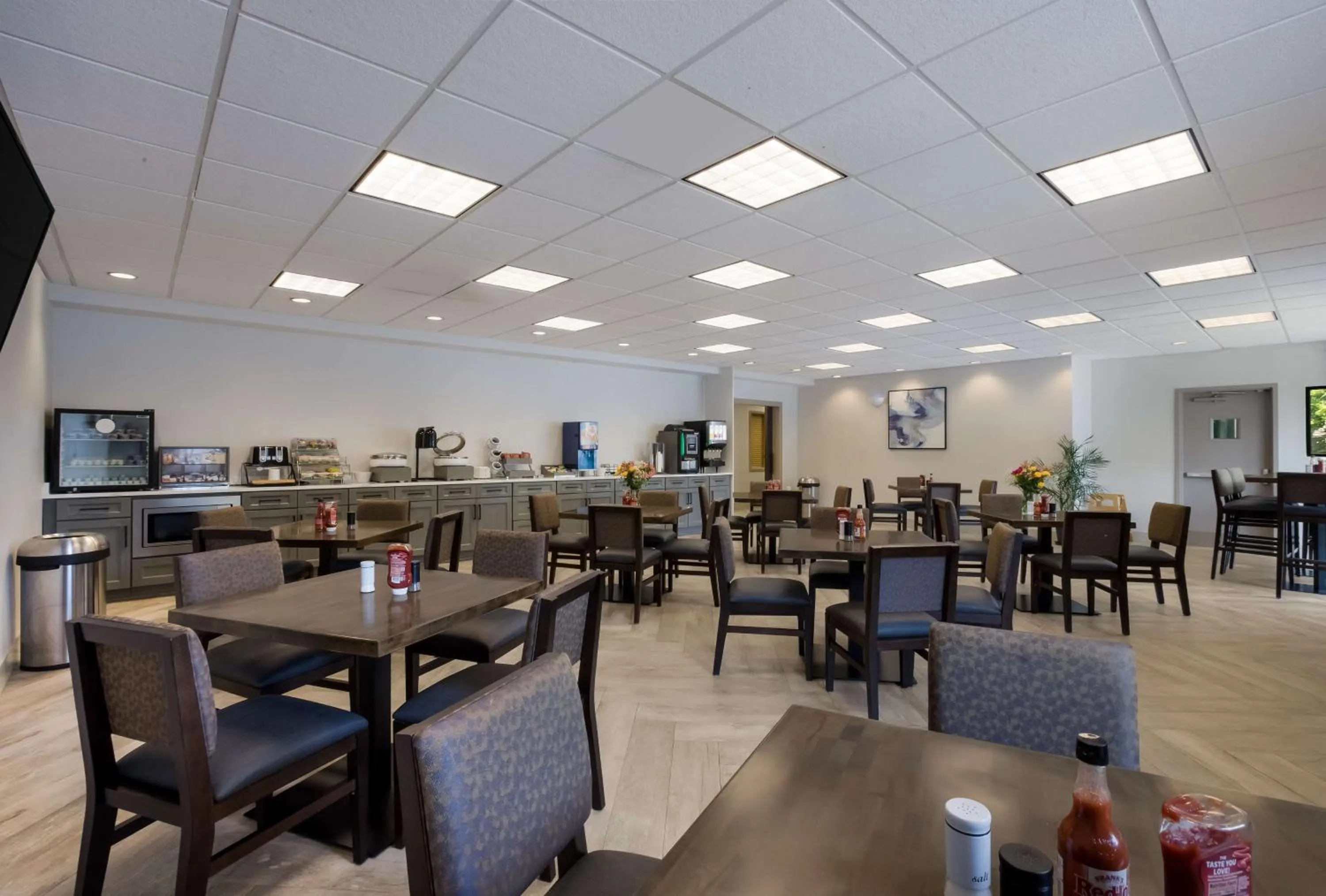 Breakfast in The Hub Middletown Red Bank- Best Western Signature Collection