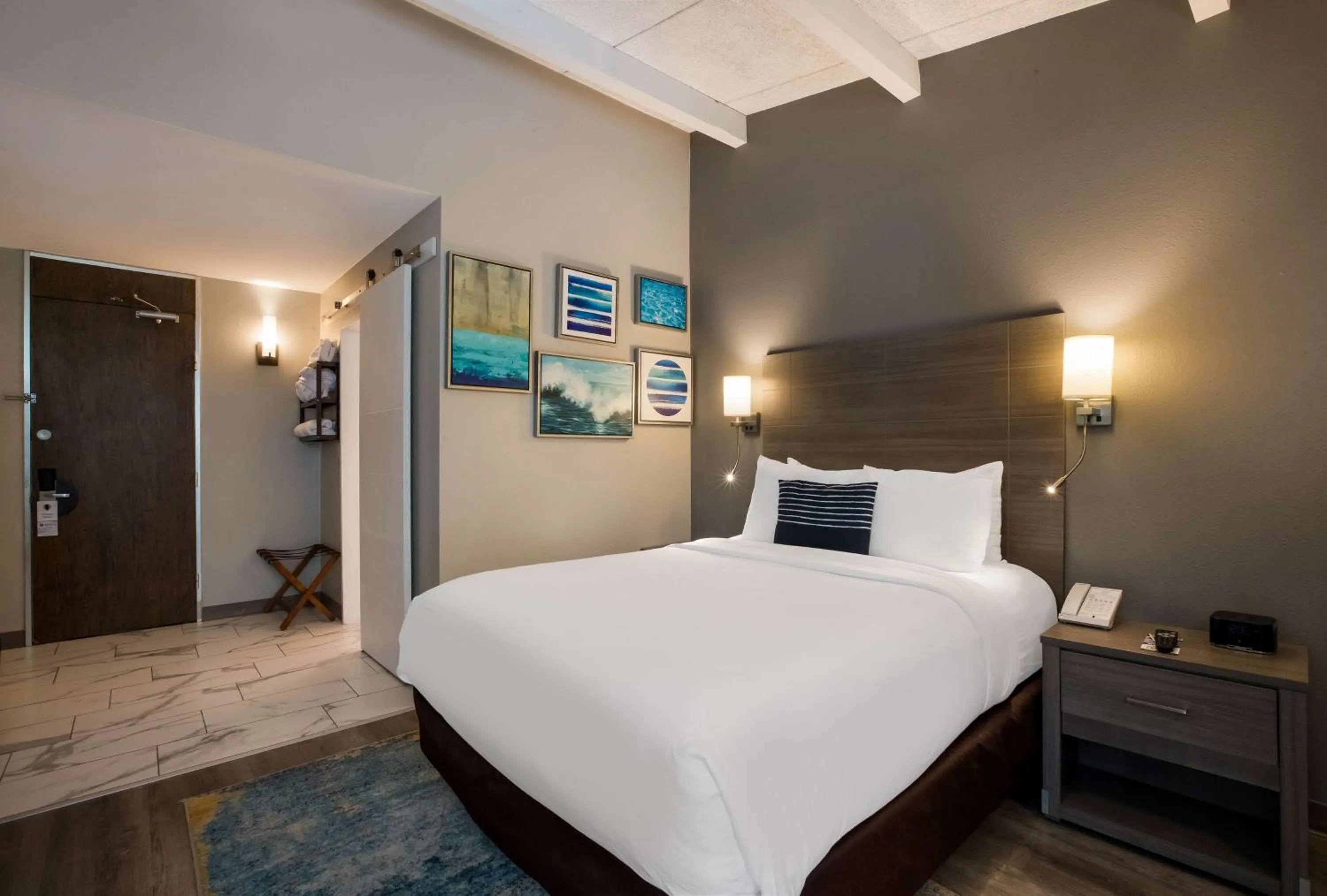 Bedroom, Bed in The Hub Middletown Red Bank- Best Western Signature Collection