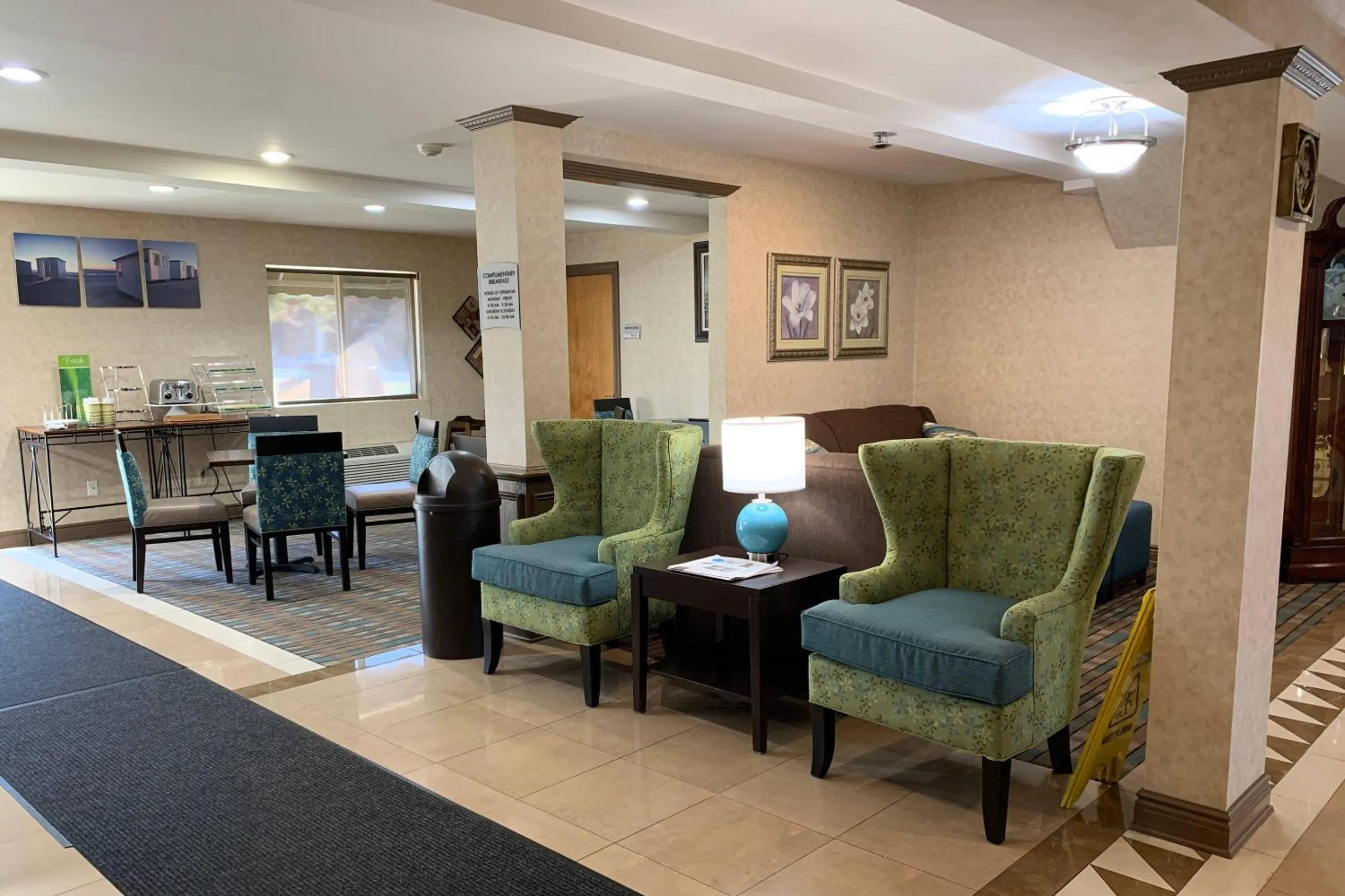 Lobby or reception in Quality Inn near Toms River Corporate Park