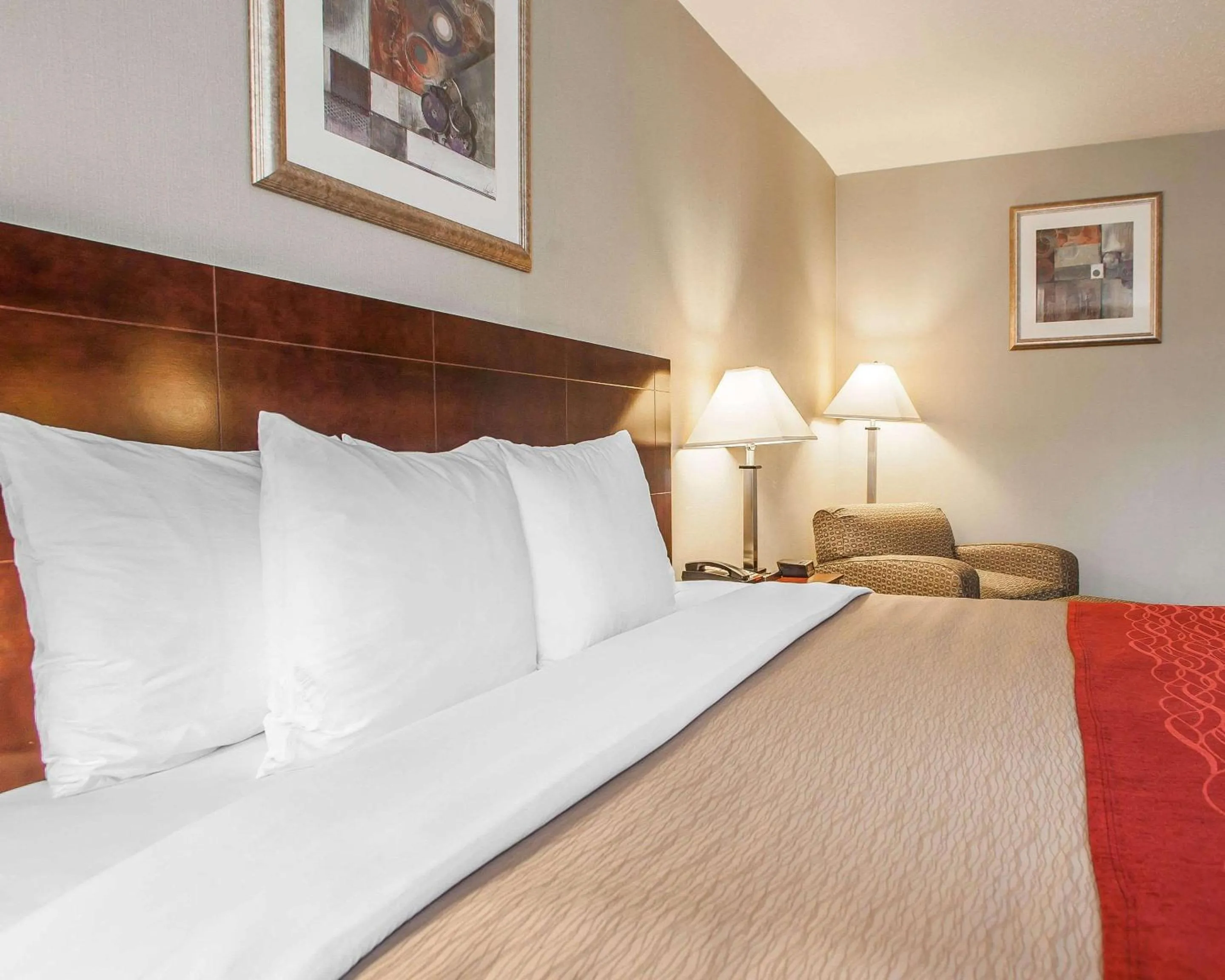 Photo of the whole room, Bed in Avon Hotel - Toms River