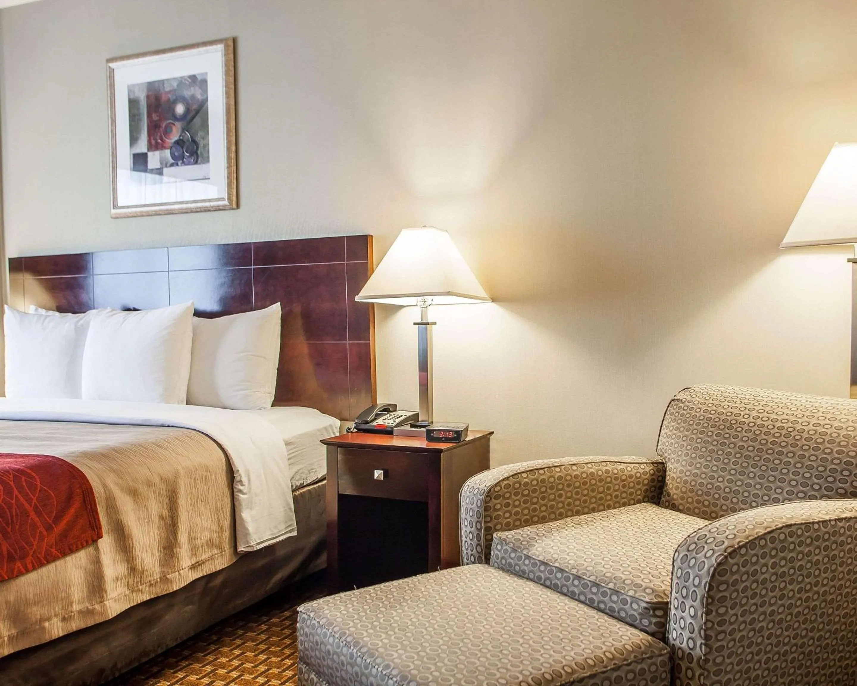 Photo of the whole room, Bed in Avon Hotel - Toms River