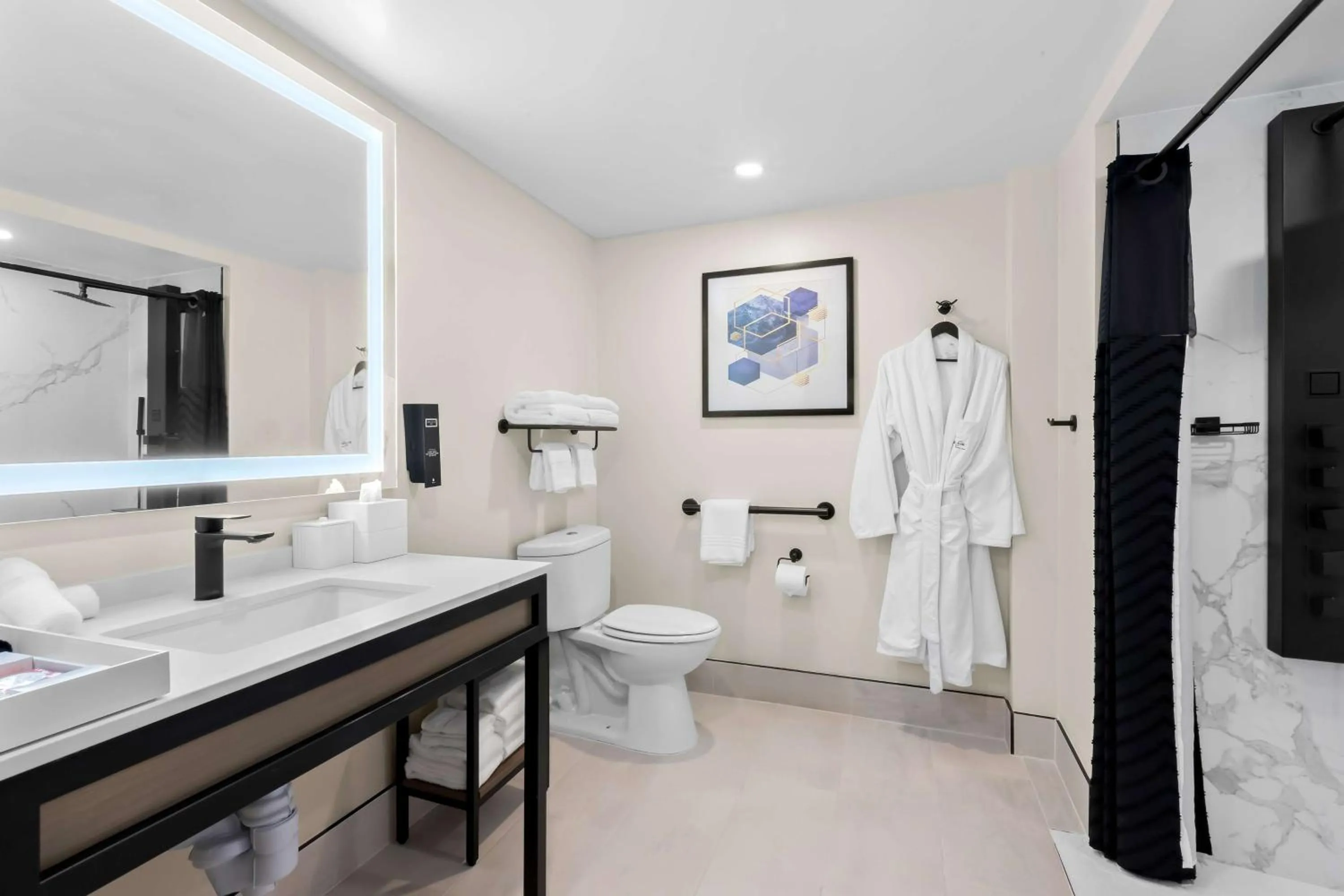 Bathroom in Latitude Suites Tinton Falls Eatontown - BW Premier Collection
