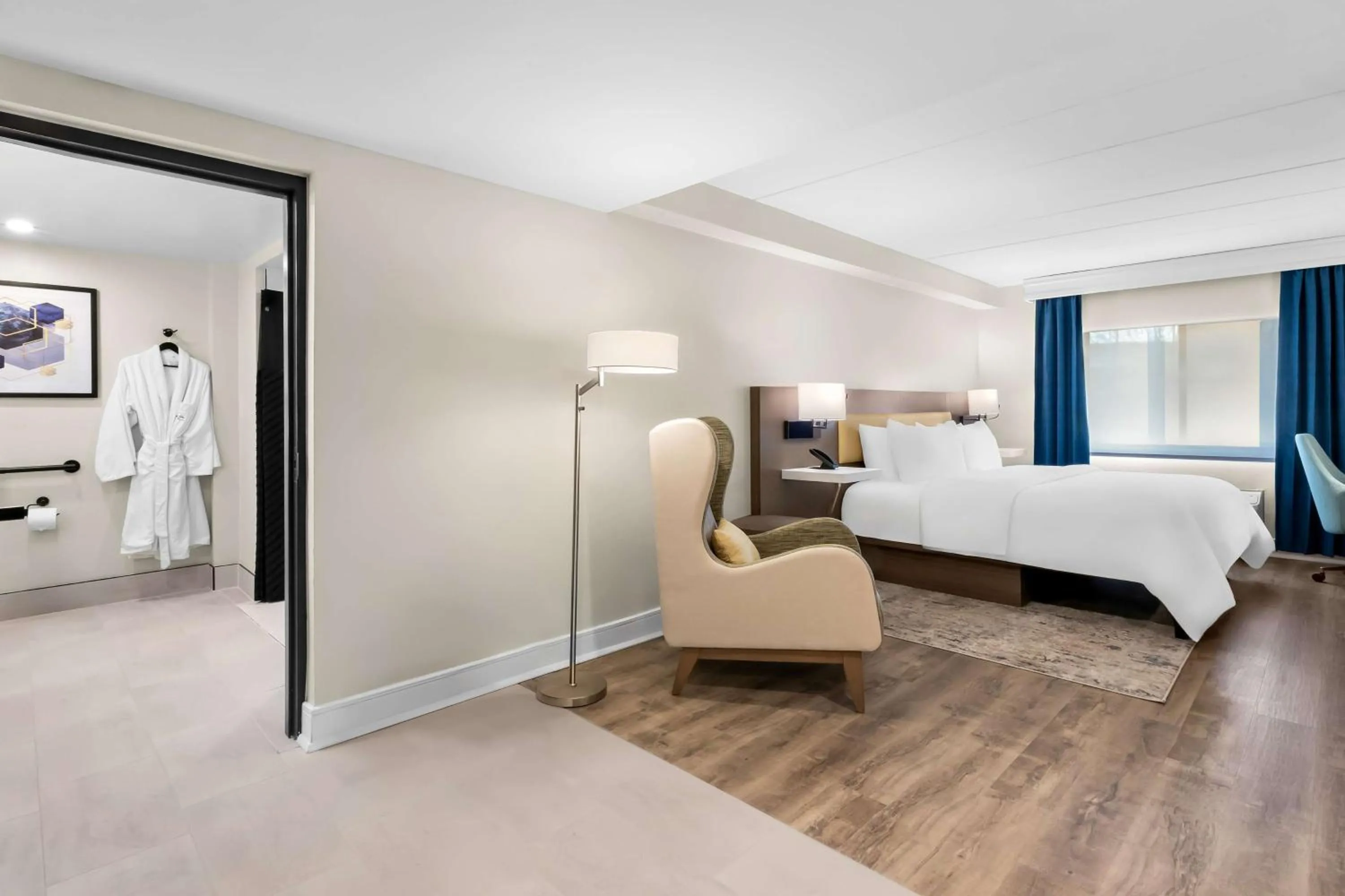 Bedroom, Bed in Latitude Suites Tinton Falls Eatontown - BW Premier Collection