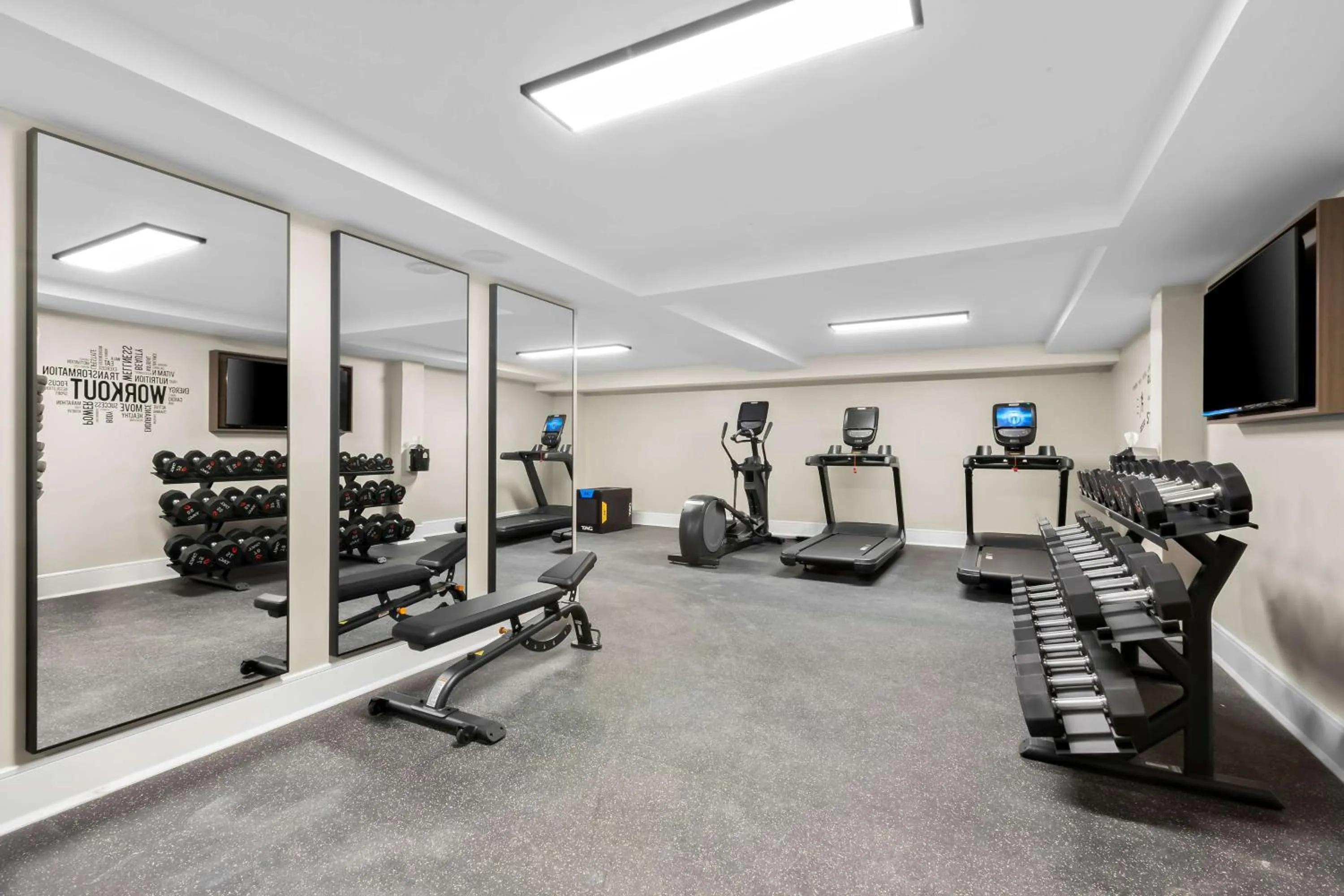 Fitness centre/facilities in Latitude Suites Tinton Falls Eatontown - BW Premier Collection