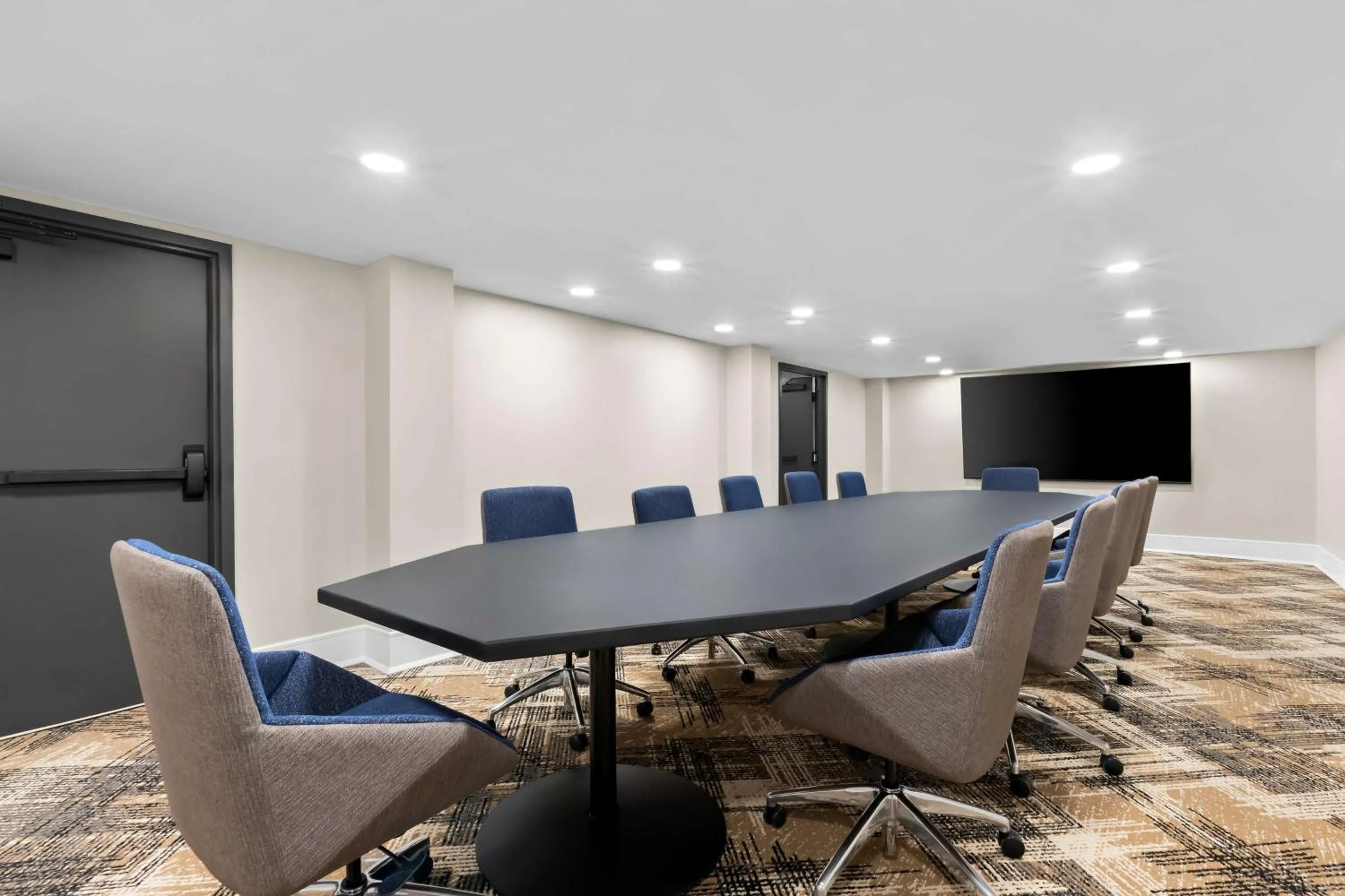 Meeting/conference room in Latitude Suites Tinton Falls Eatontown - BW Premier Collection