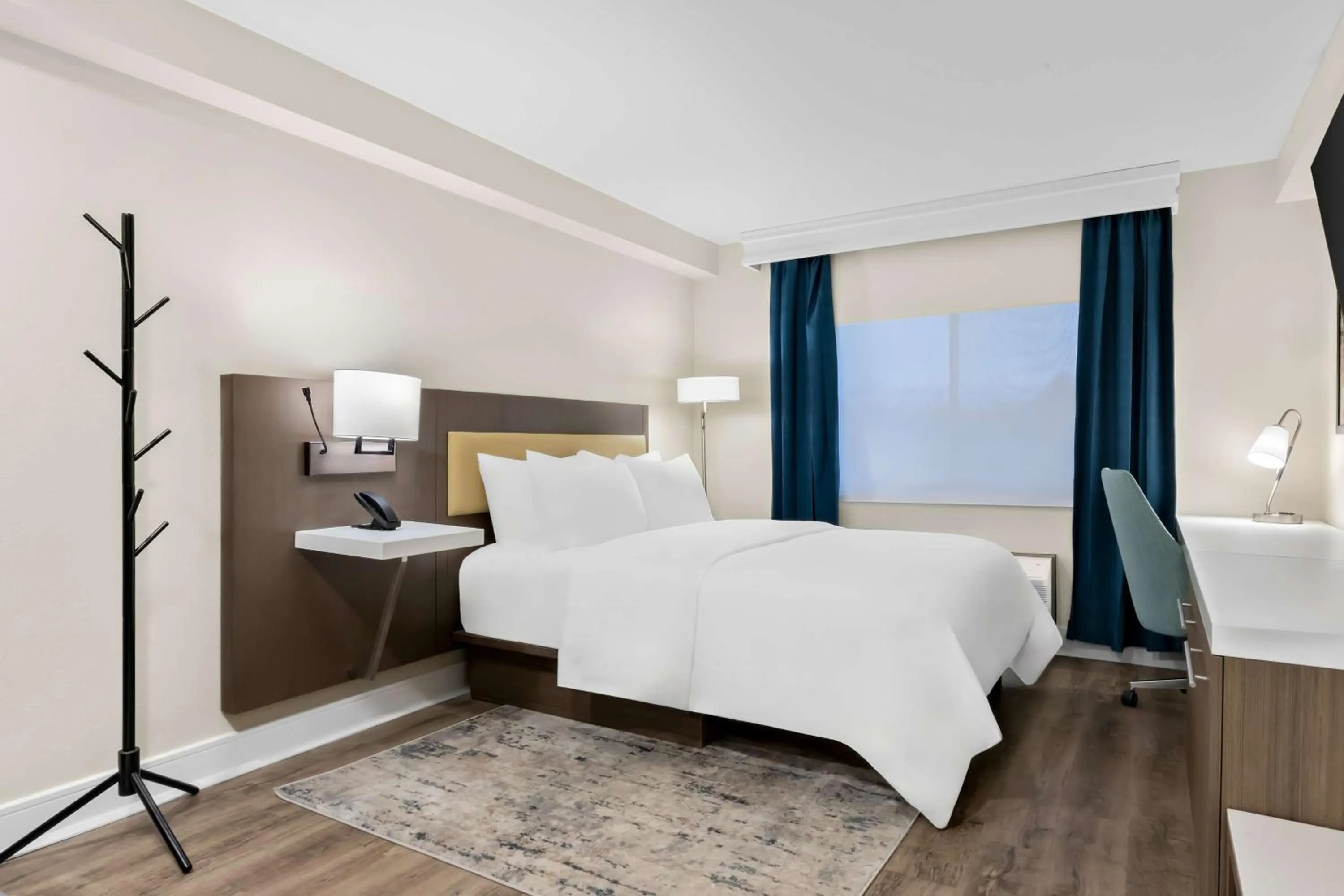 Bedroom, Bed in Latitude Suites Tinton Falls Eatontown - BW Premier Collection