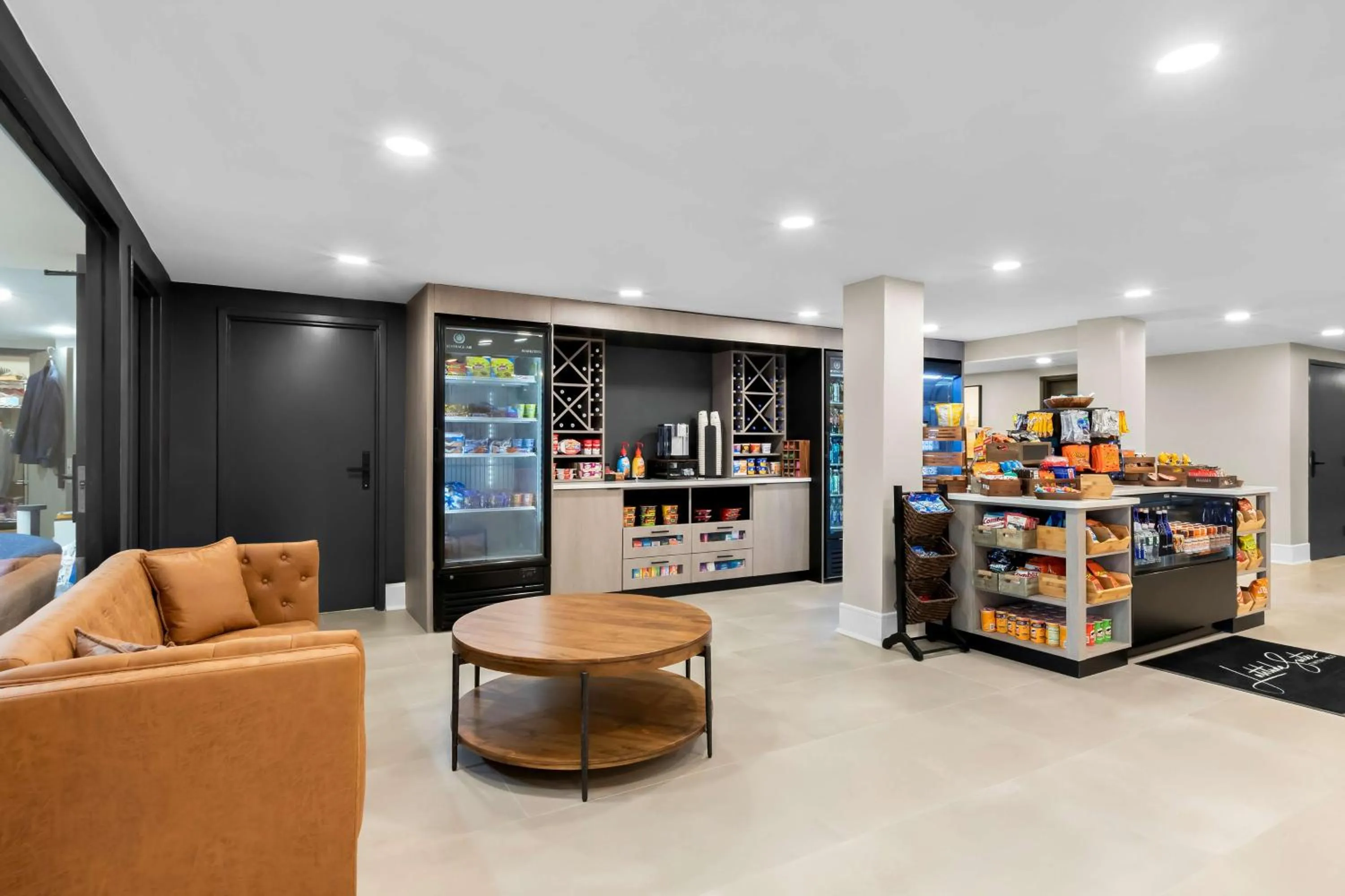 Property building in Latitude Suites Tinton Falls Eatontown - BW Premier Collection