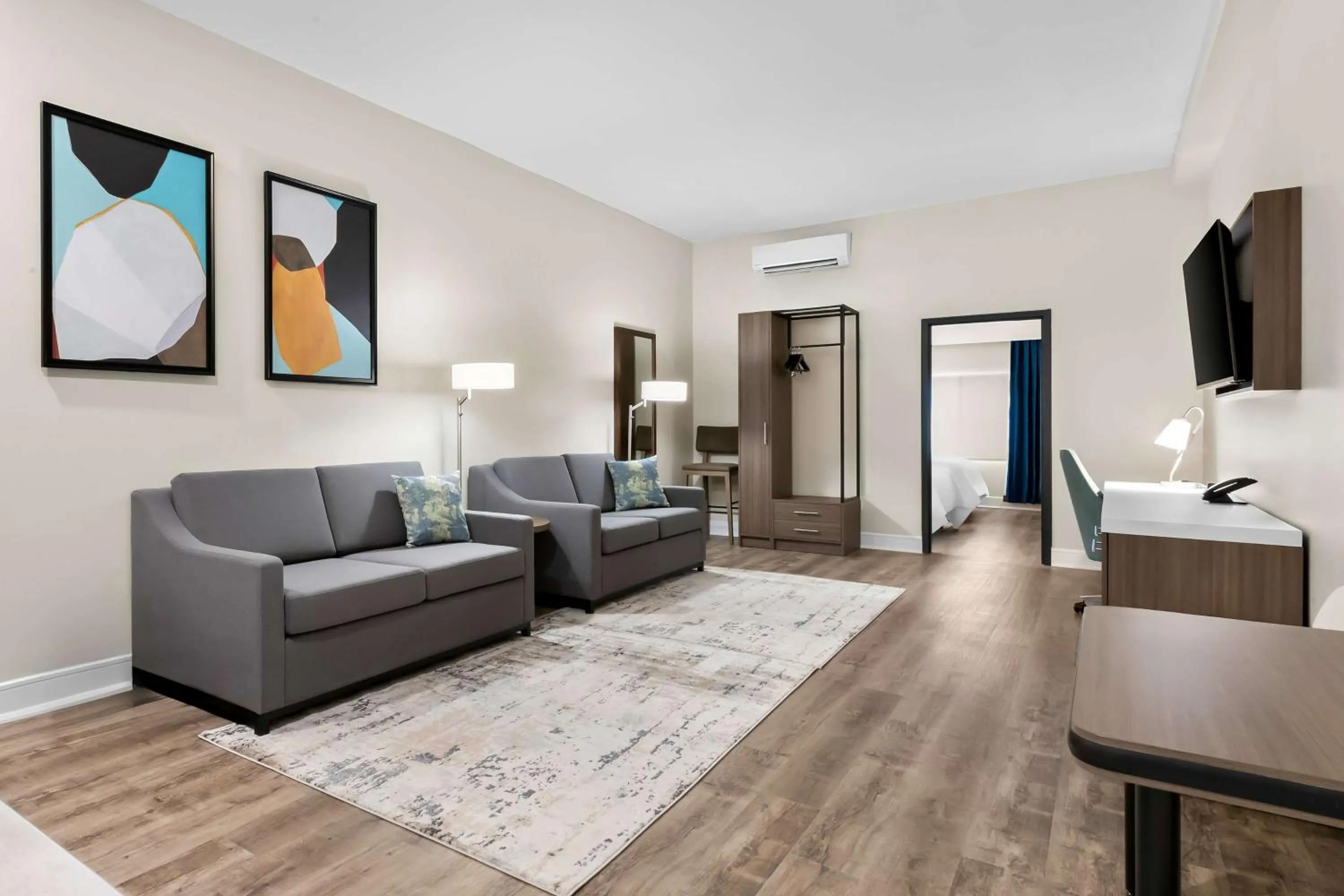 Bedroom in Latitude Suites Tinton Falls Eatontown - BW Premier Collection