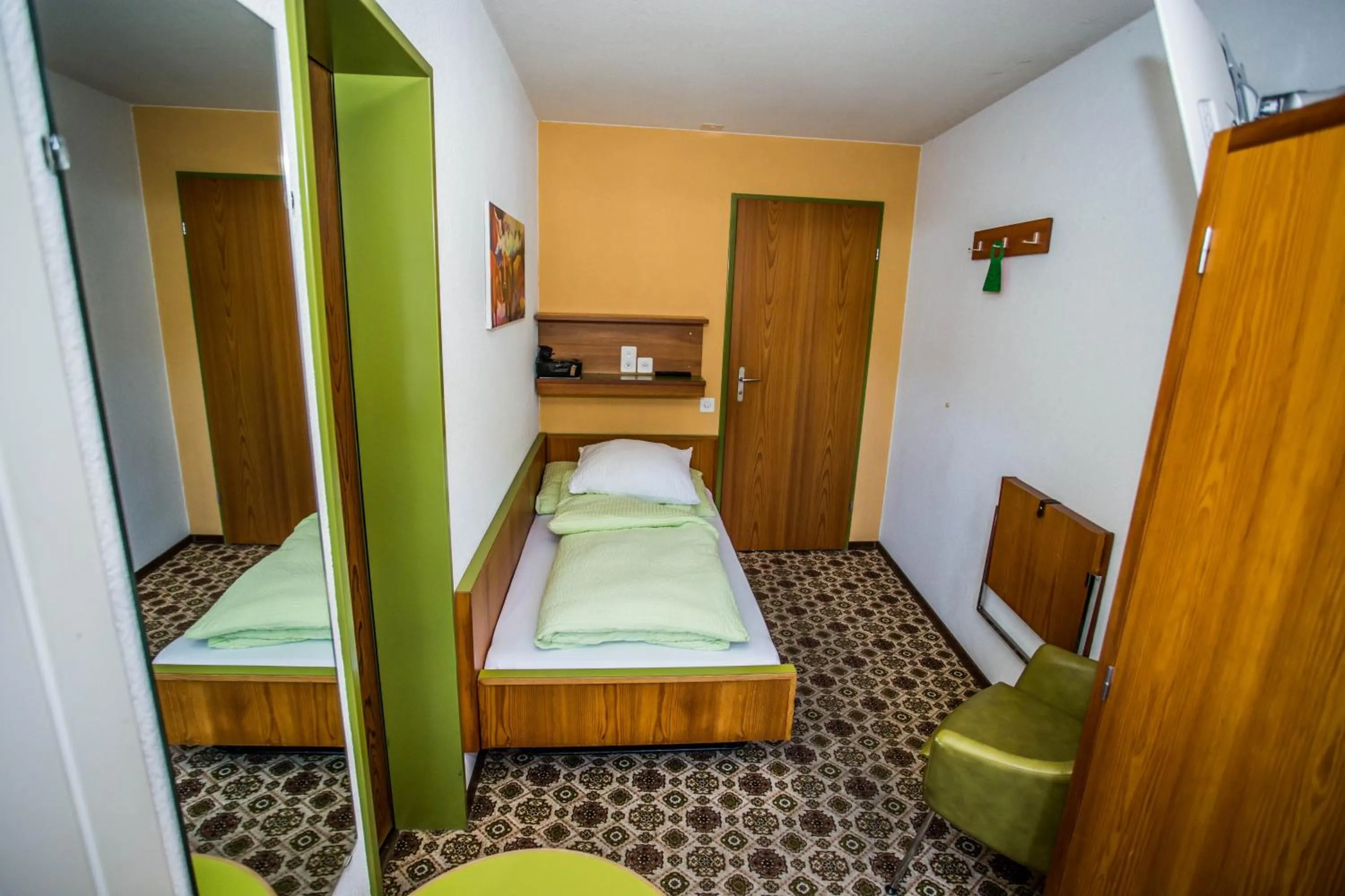 Photo of the whole room, Bed in Hotel Derby