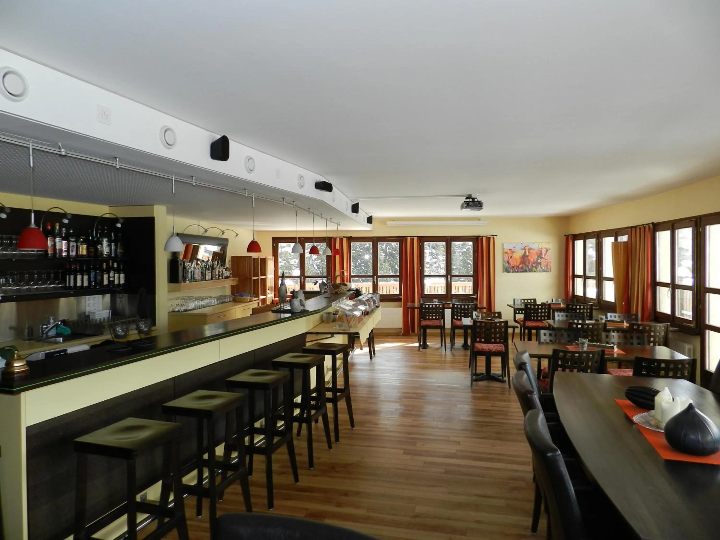 Restaurant/places to eat in Hotel Derby