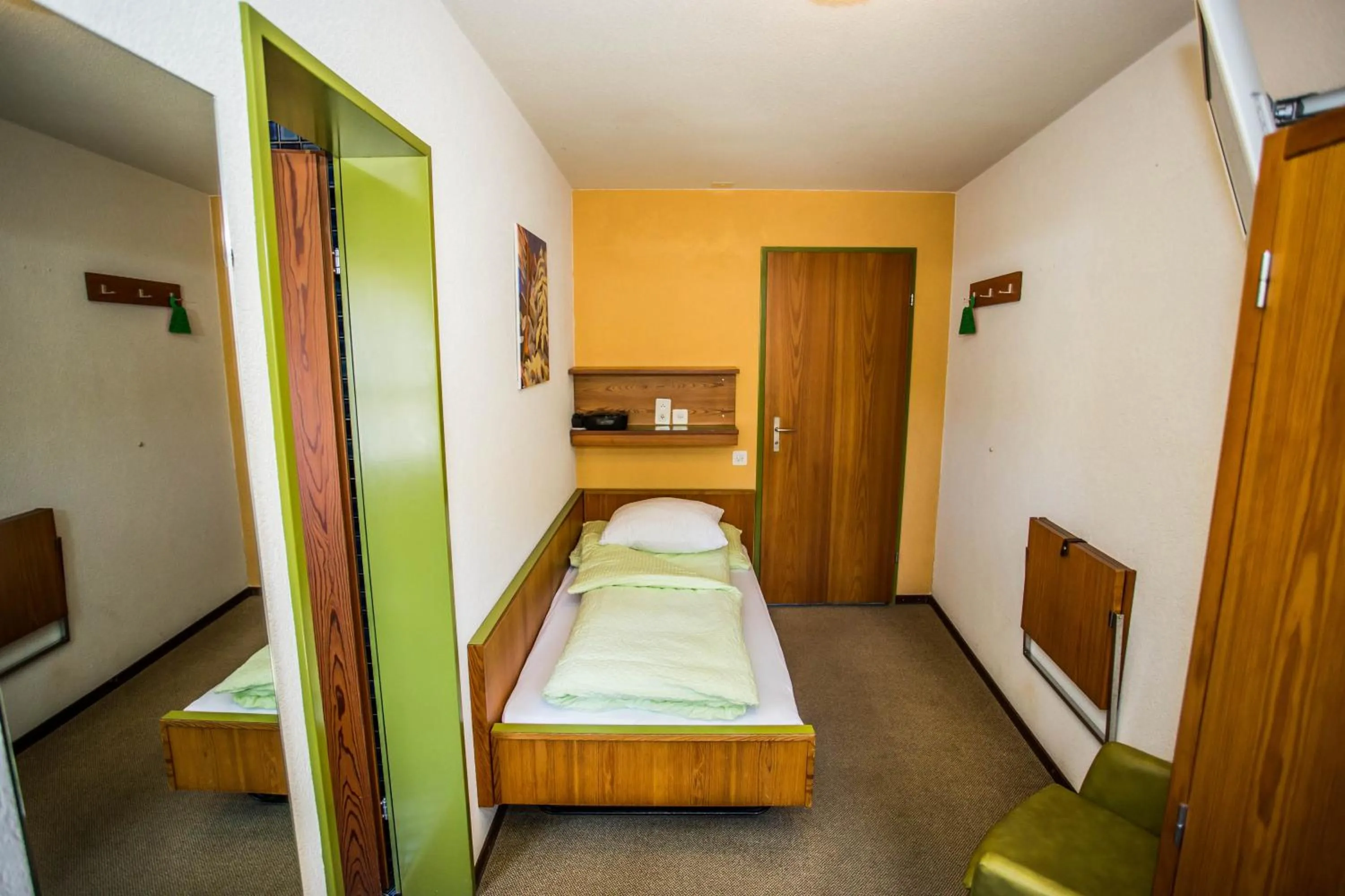 Photo of the whole room, Bed in Hotel Derby