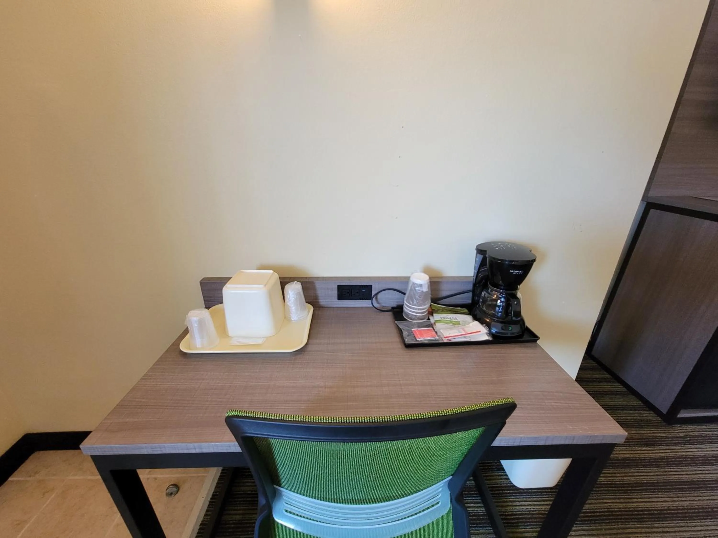 Coffee/tea facilities in Quality Inn Flamingo