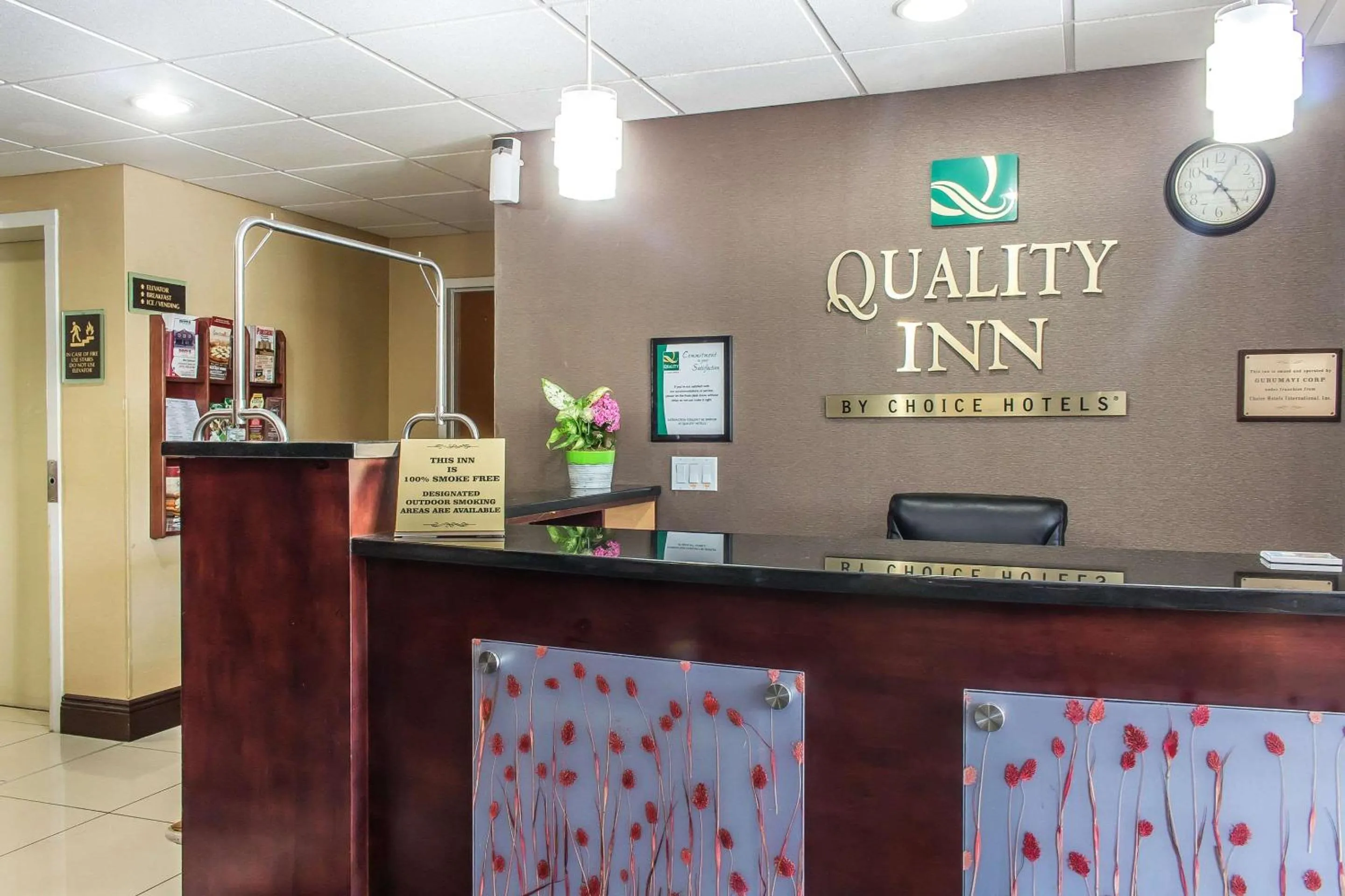 Lobby or reception in Quality Inn near Mountain Creek