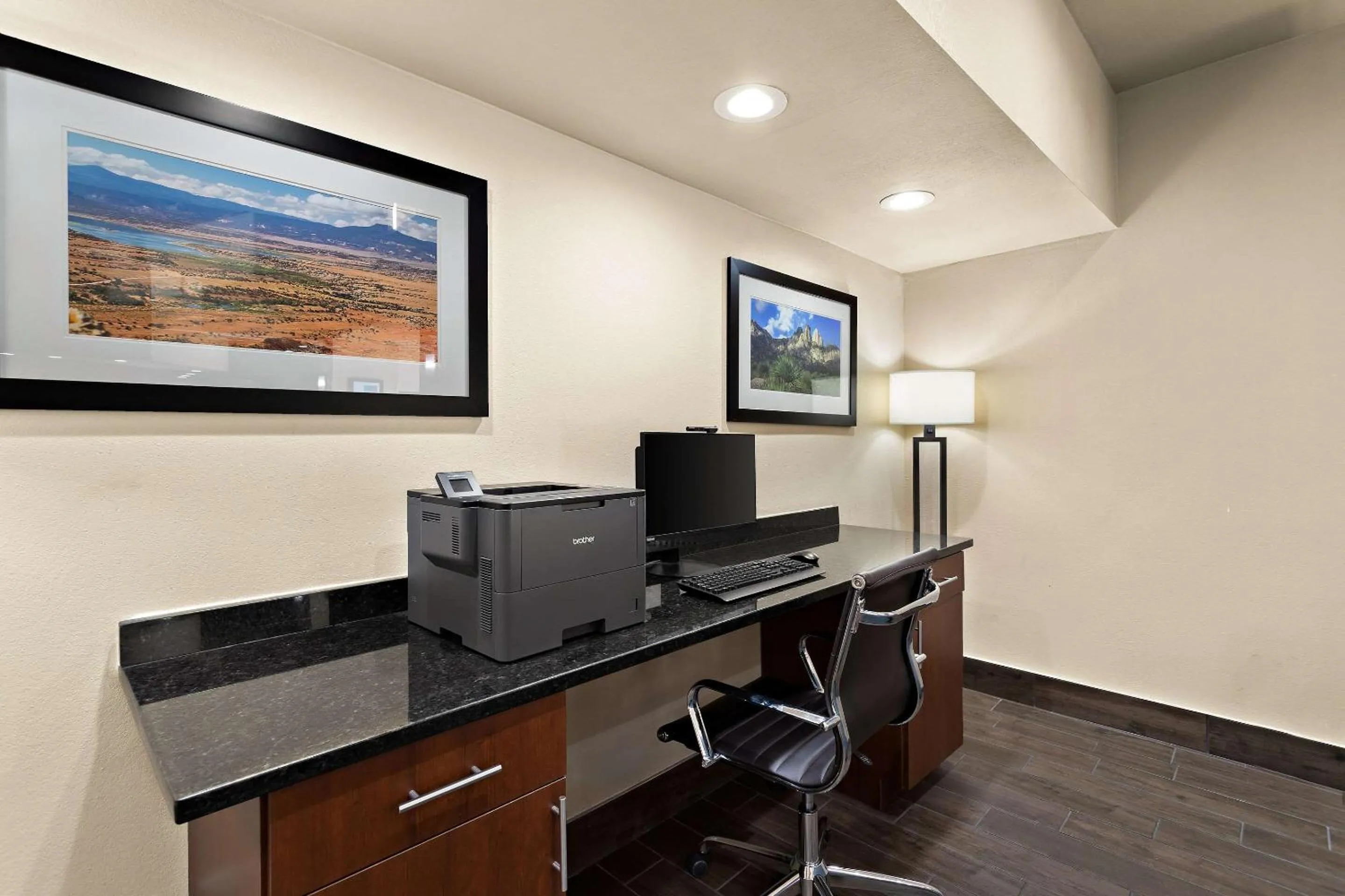 Business facilities in Comfort Suites University