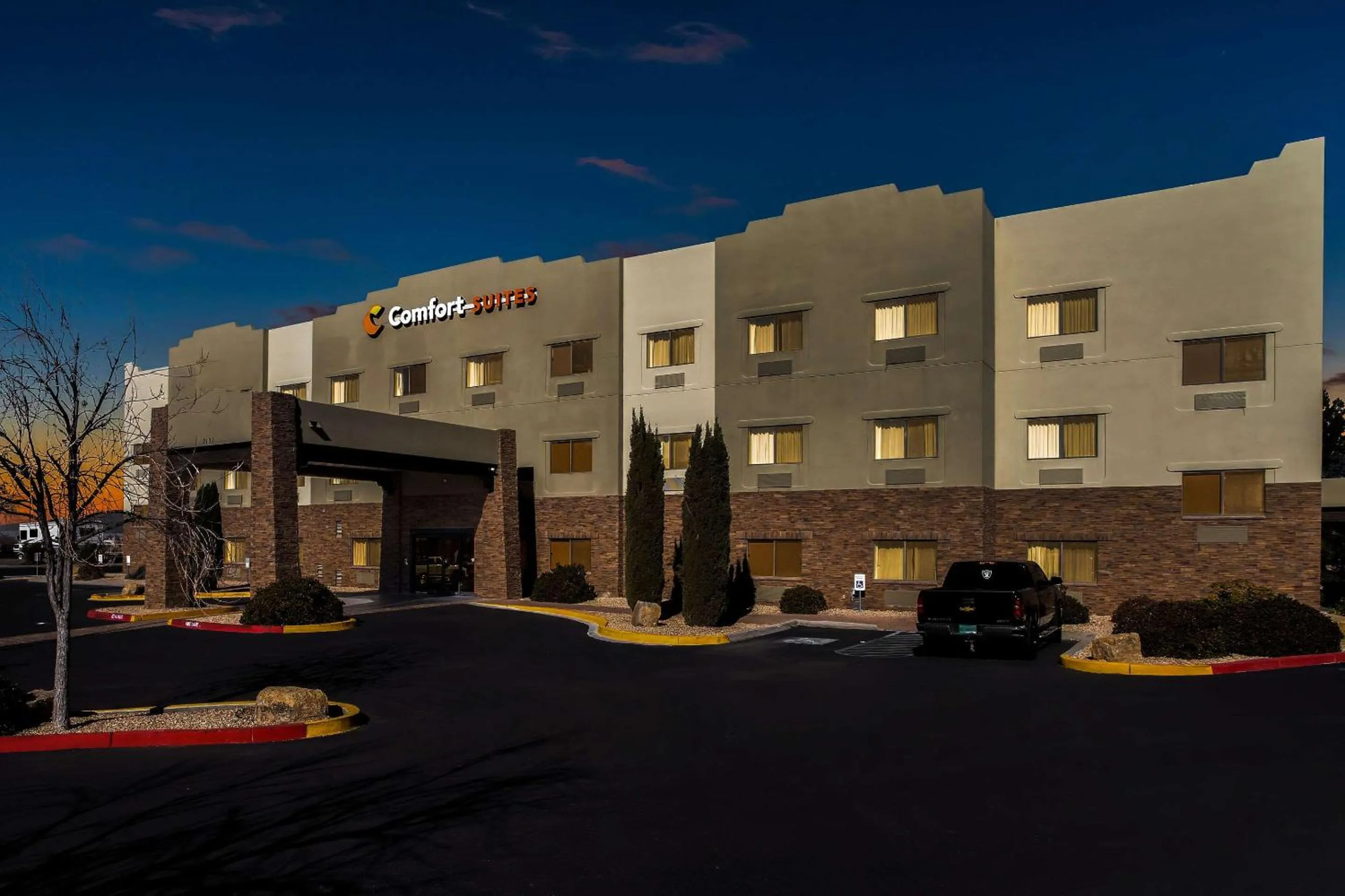 Property building in Comfort Suites University