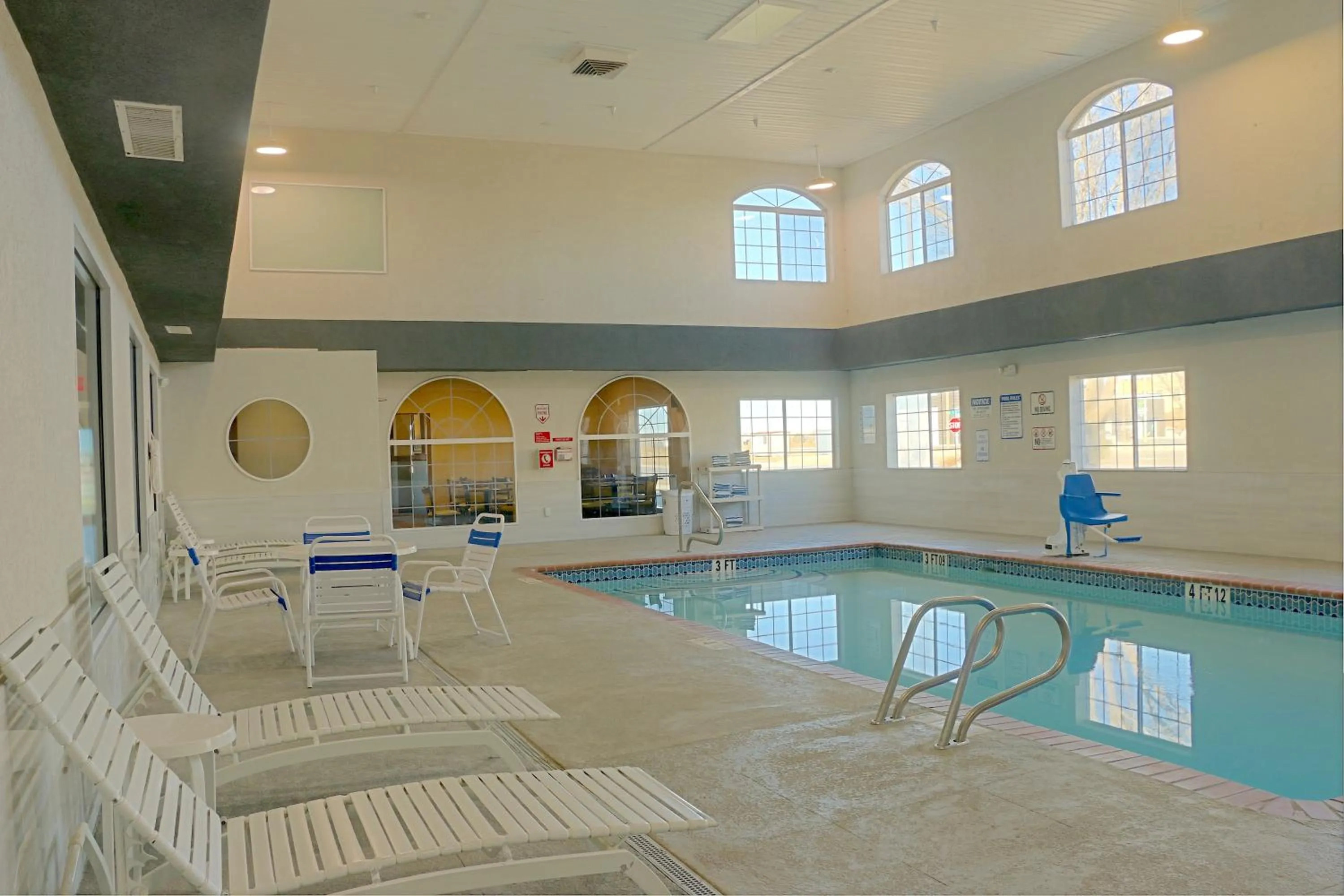 Swimming pool in Quality Inn & Suites Roswell North