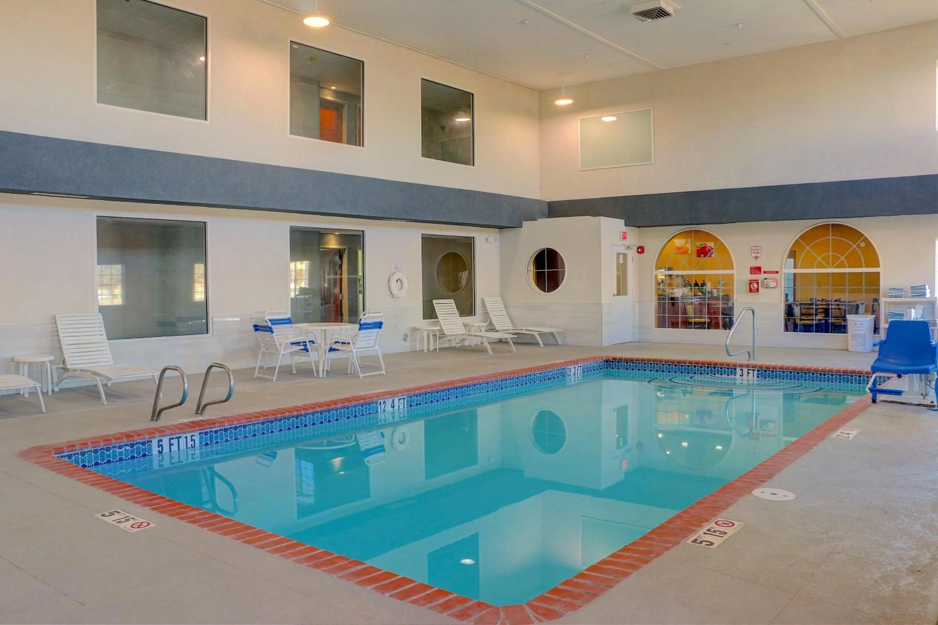 Swimming pool in Quality Inn & Suites Roswell North