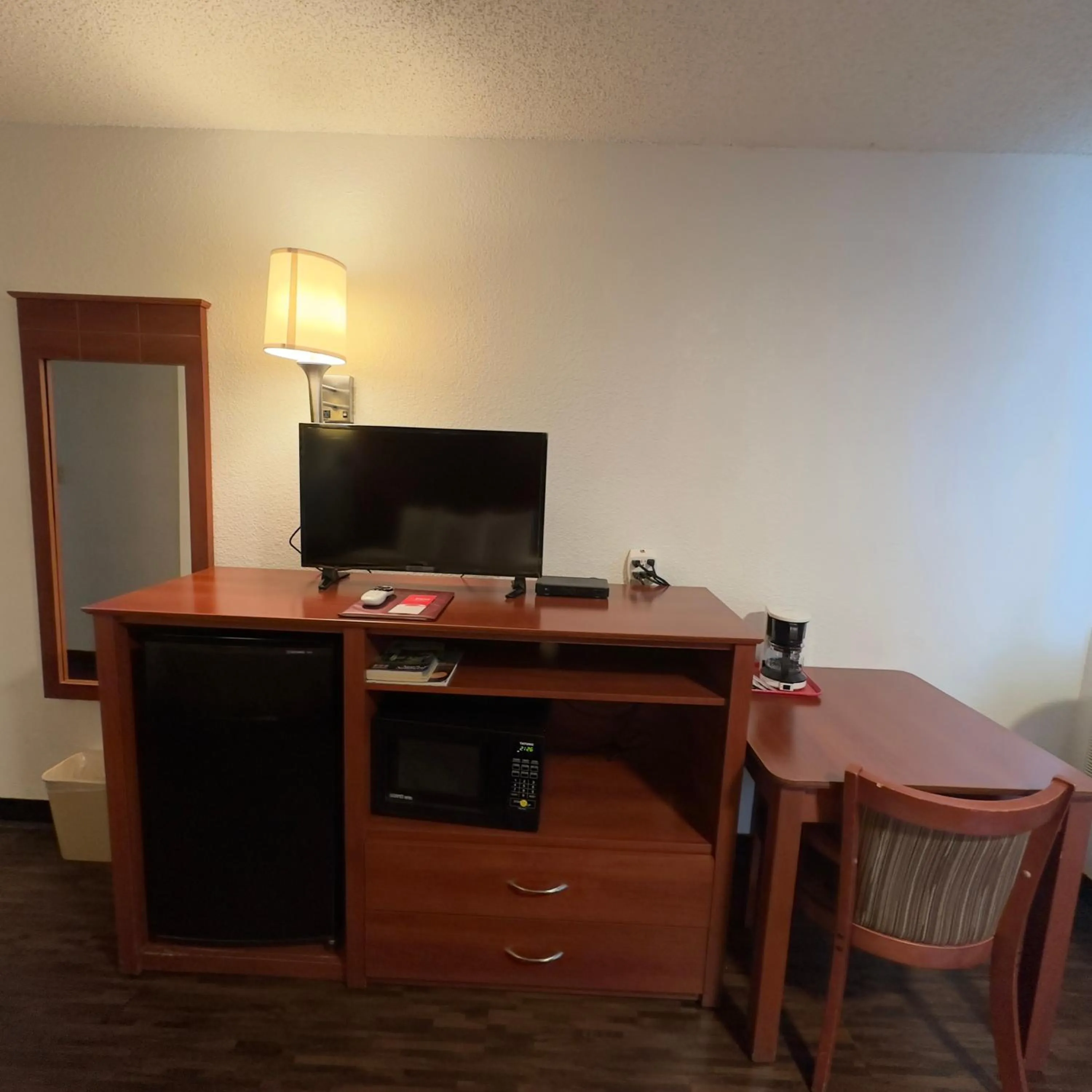 TV and multimedia in Econo Lodge Tucumcari Route 66