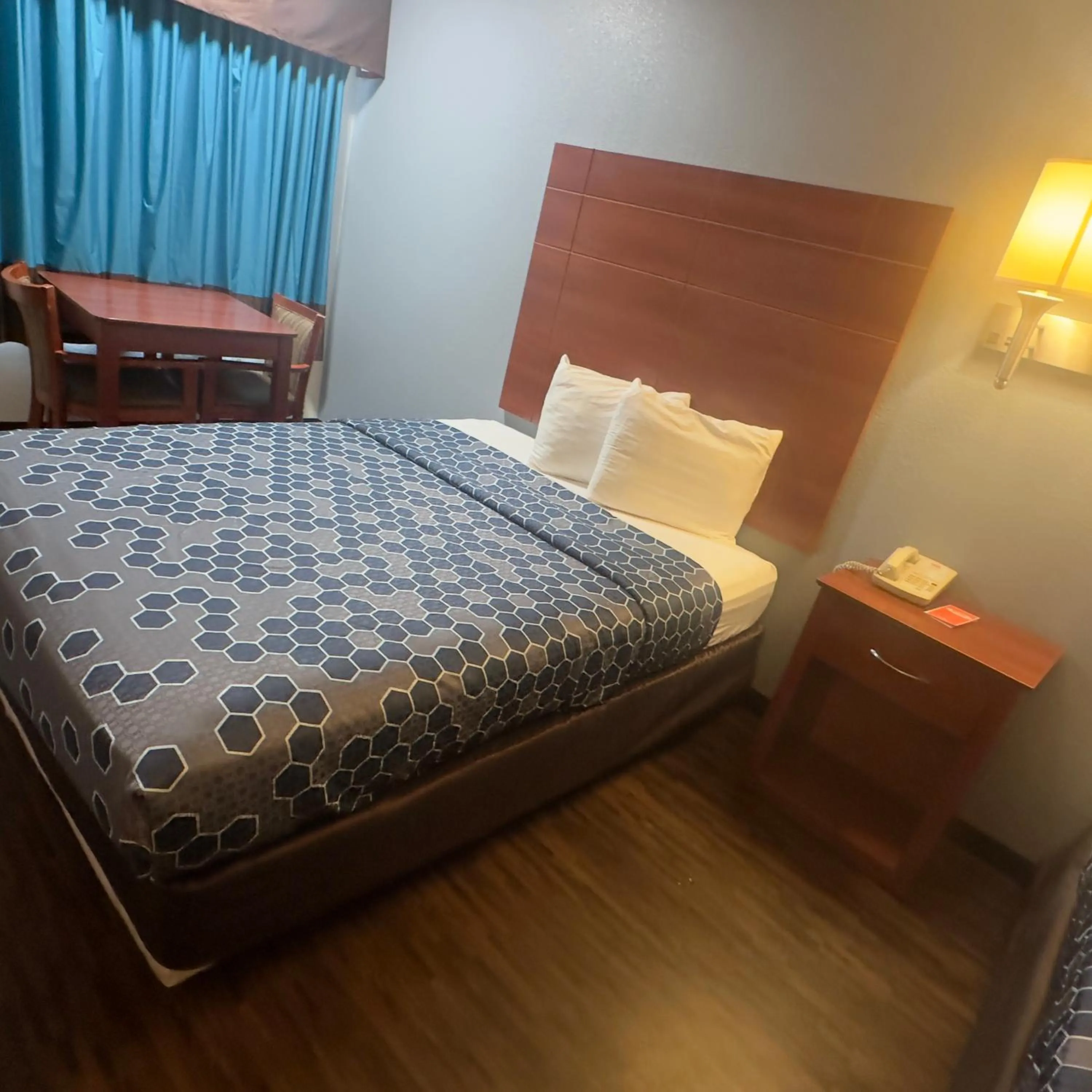 Bed in Econo Lodge Tucumcari Route 66