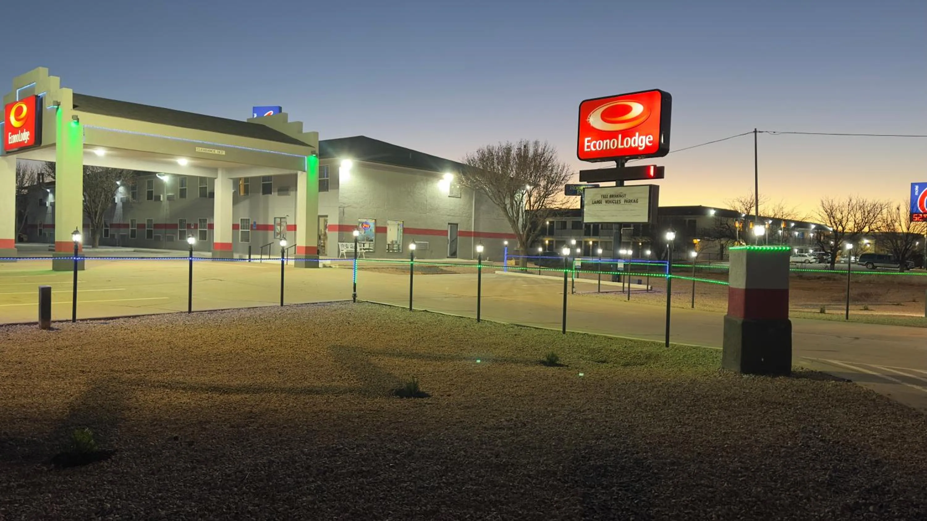 Garden in Econo Lodge Tucumcari Route 66