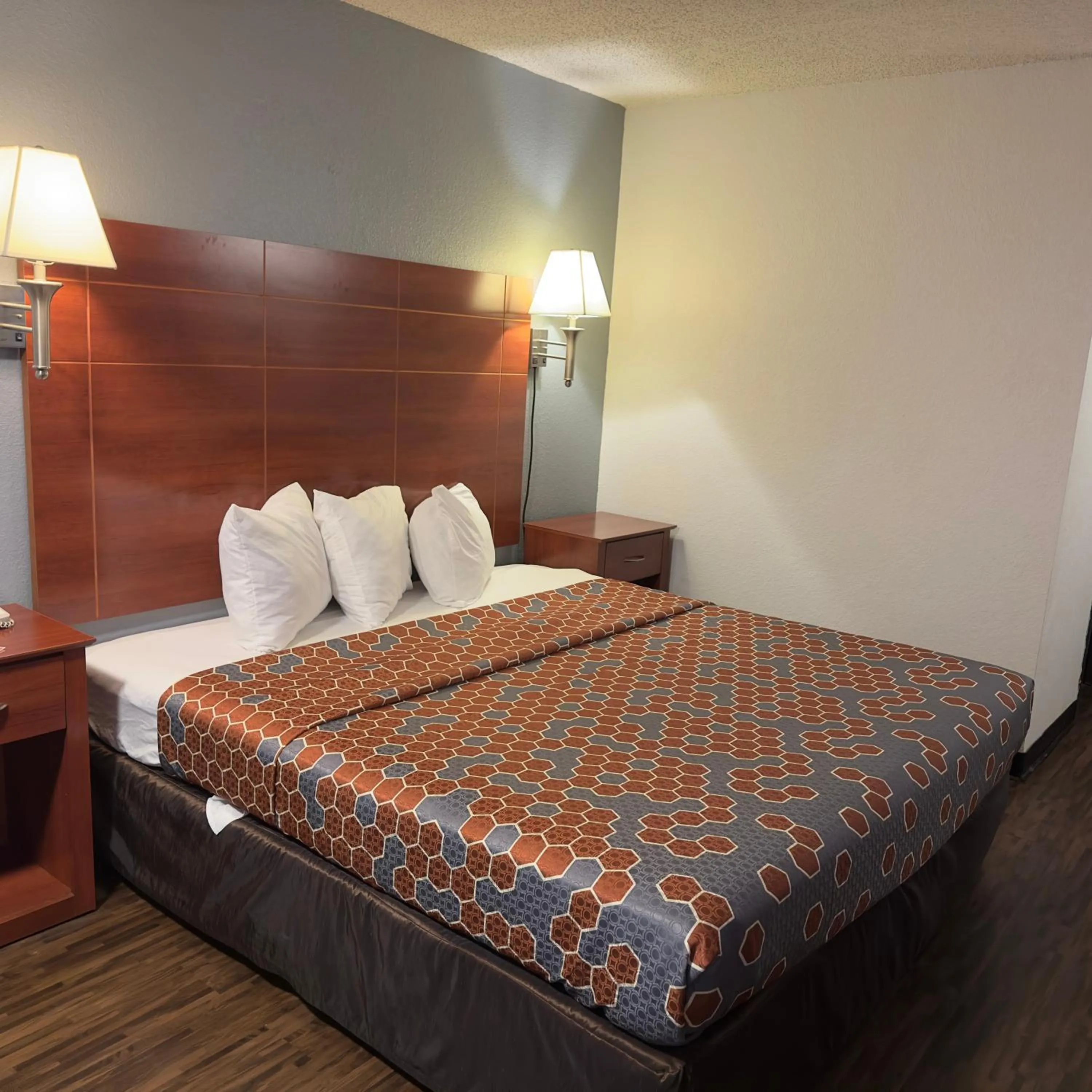 Bed in Econo Lodge Tucumcari Route 66