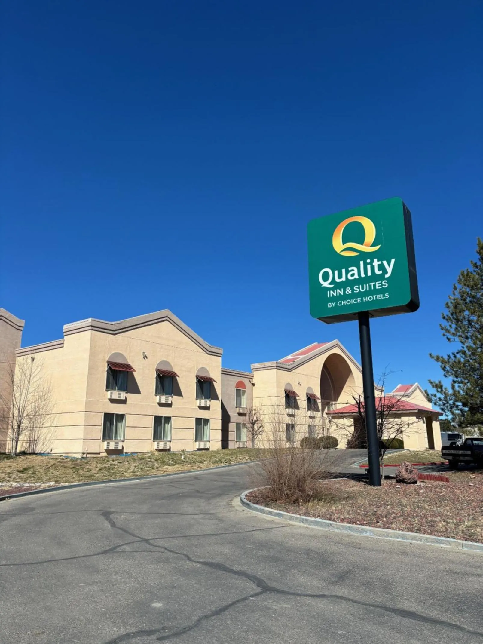 Property building in Quality Inn & Suites Farmington