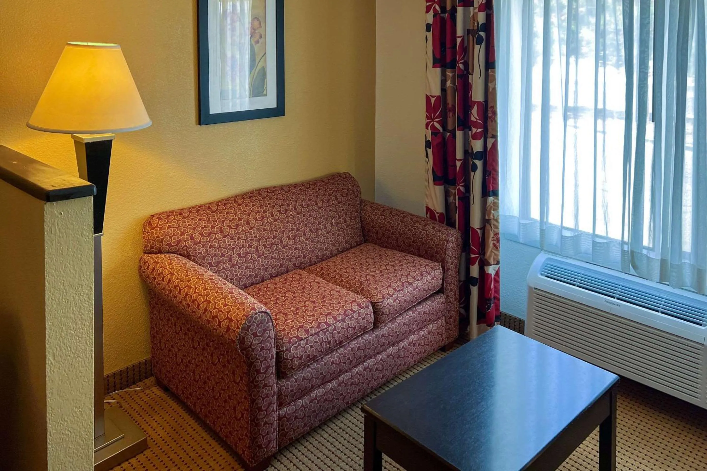 Bedroom, Bed in Quality Inn & Suites Farmington