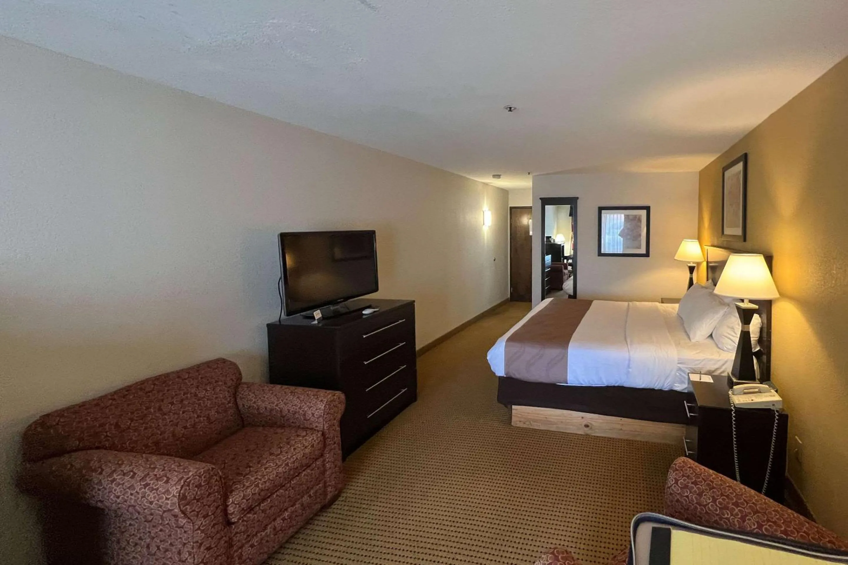 Bedroom, Bed in Quality Inn & Suites Farmington