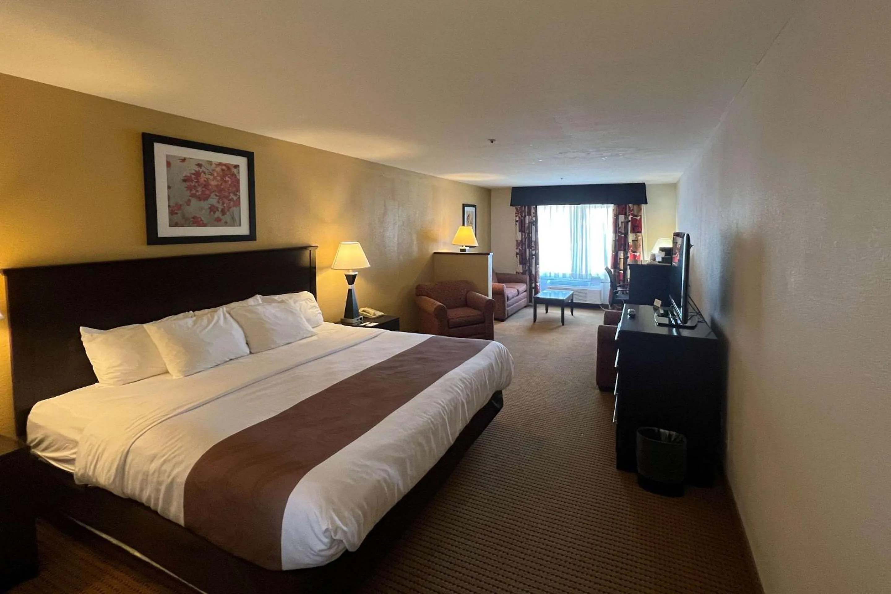 Bedroom, Bed in Quality Inn & Suites Farmington