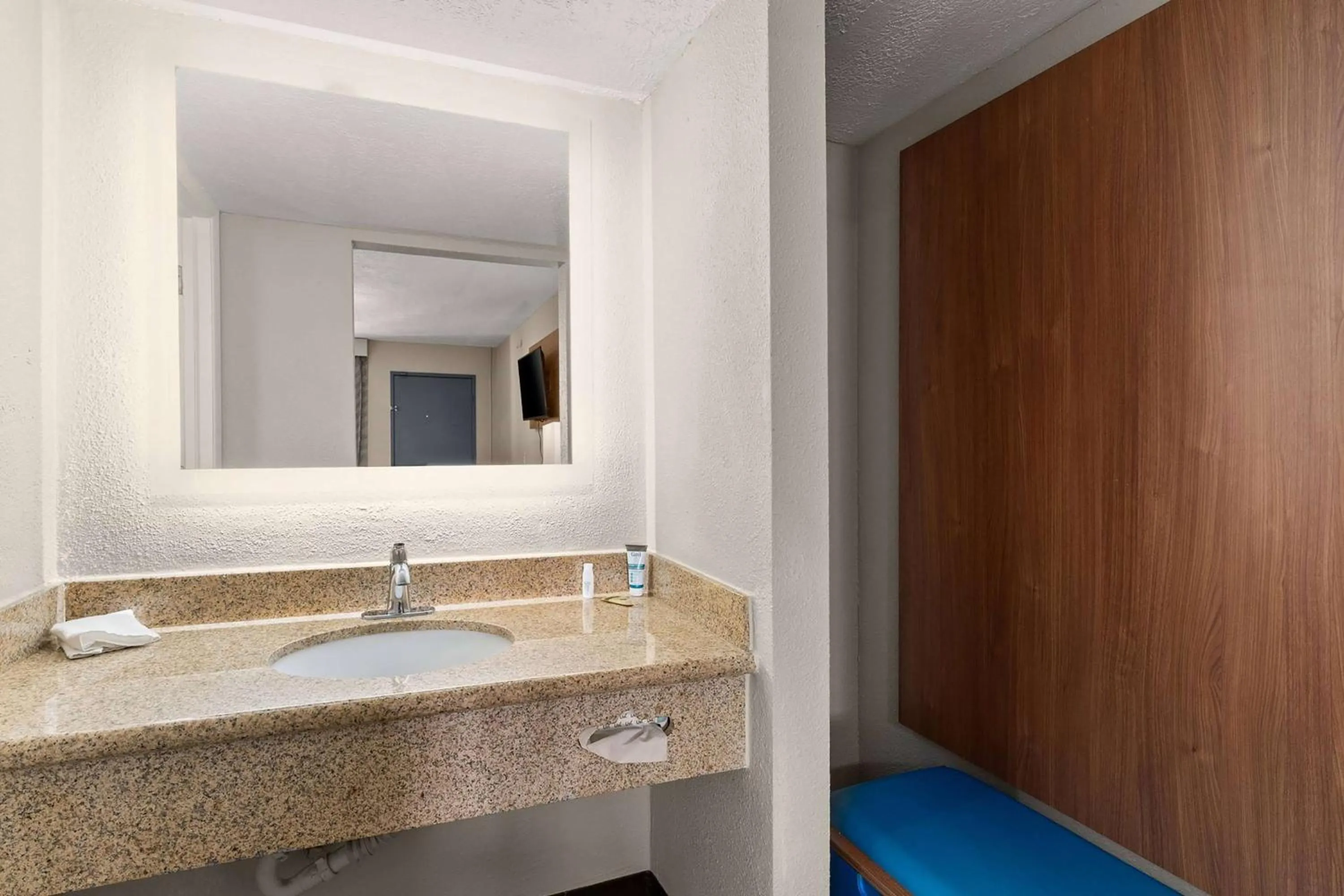 Bathroom in Days inn by Wyndham Albuquerque Northeast