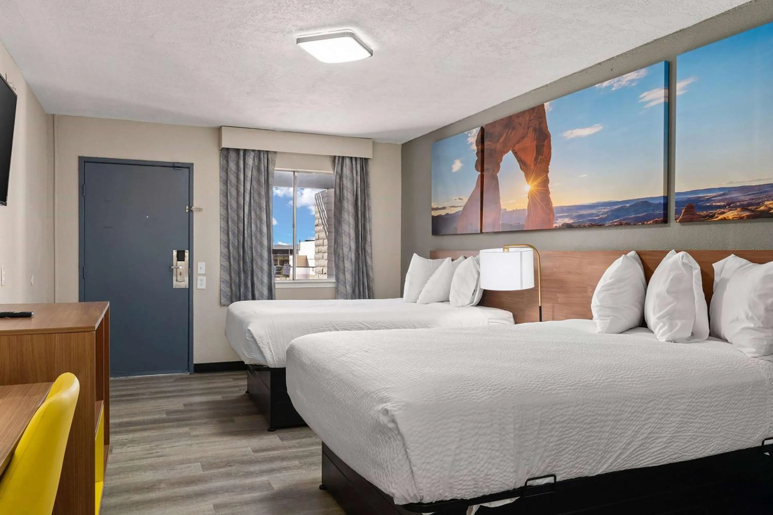 Photo of the whole room, Bed in Days inn by Wyndham Albuquerque Northeast