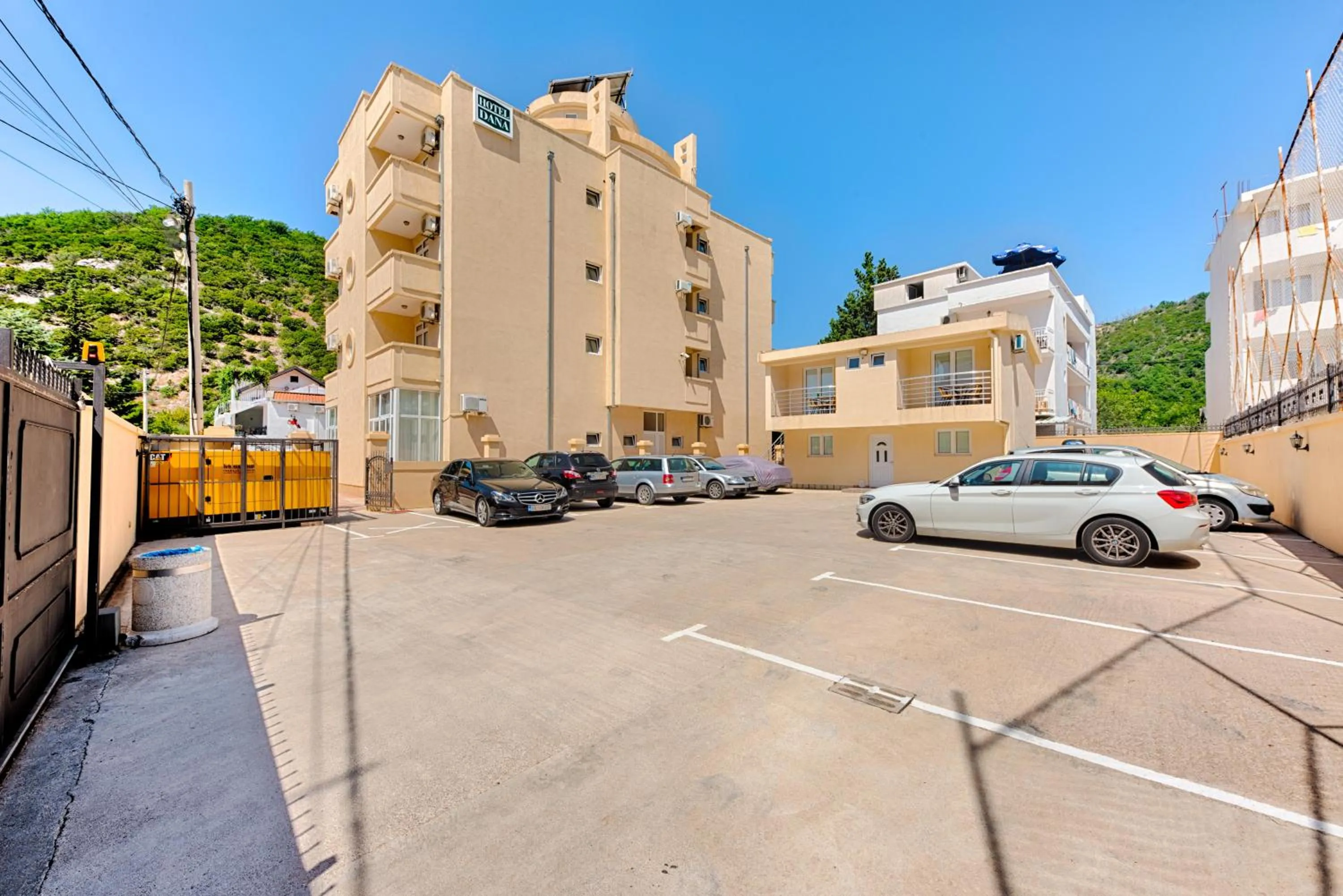 Parking in HOTEL DANA