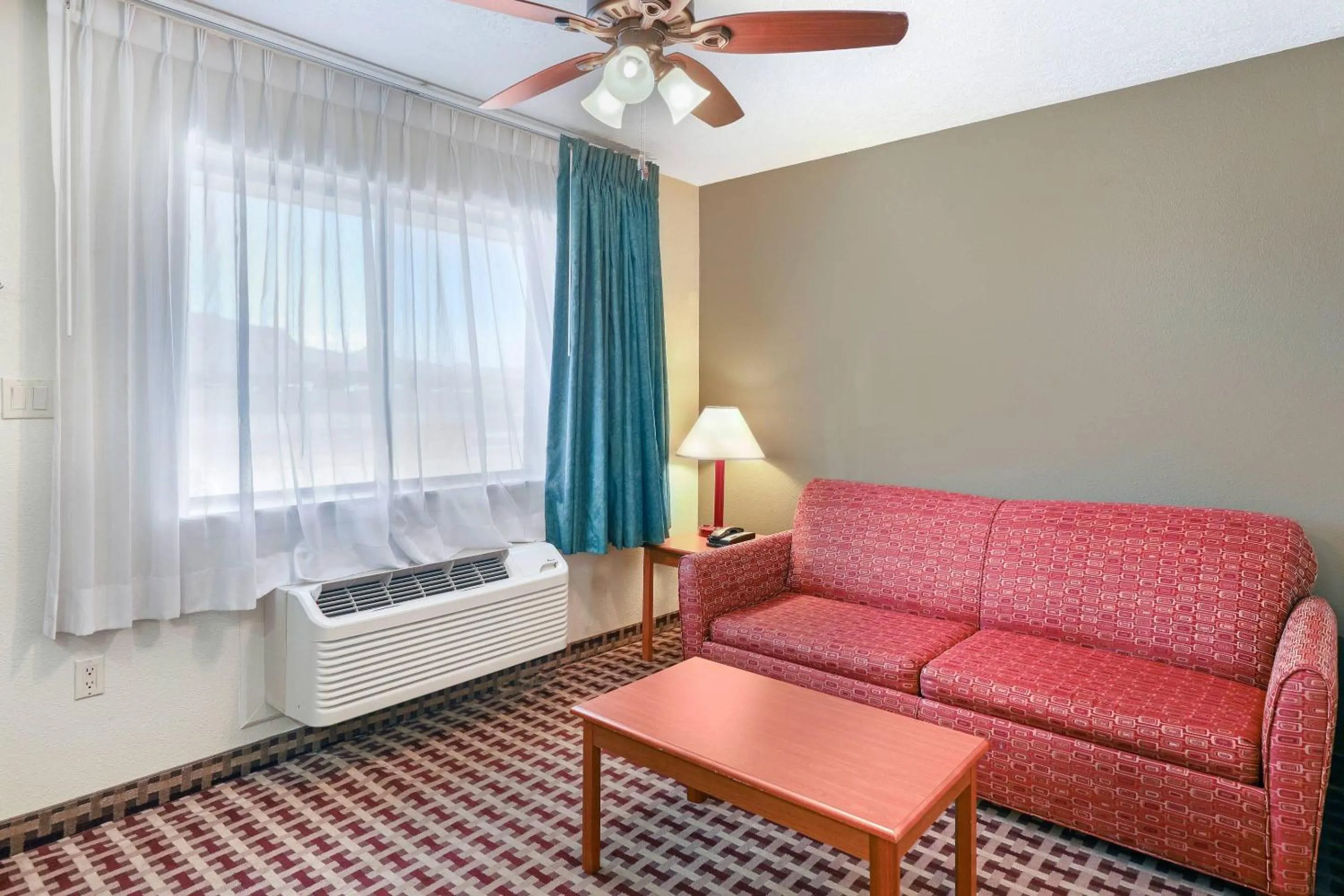 Bedroom in Econo Lodge Inn & Suites Socorro